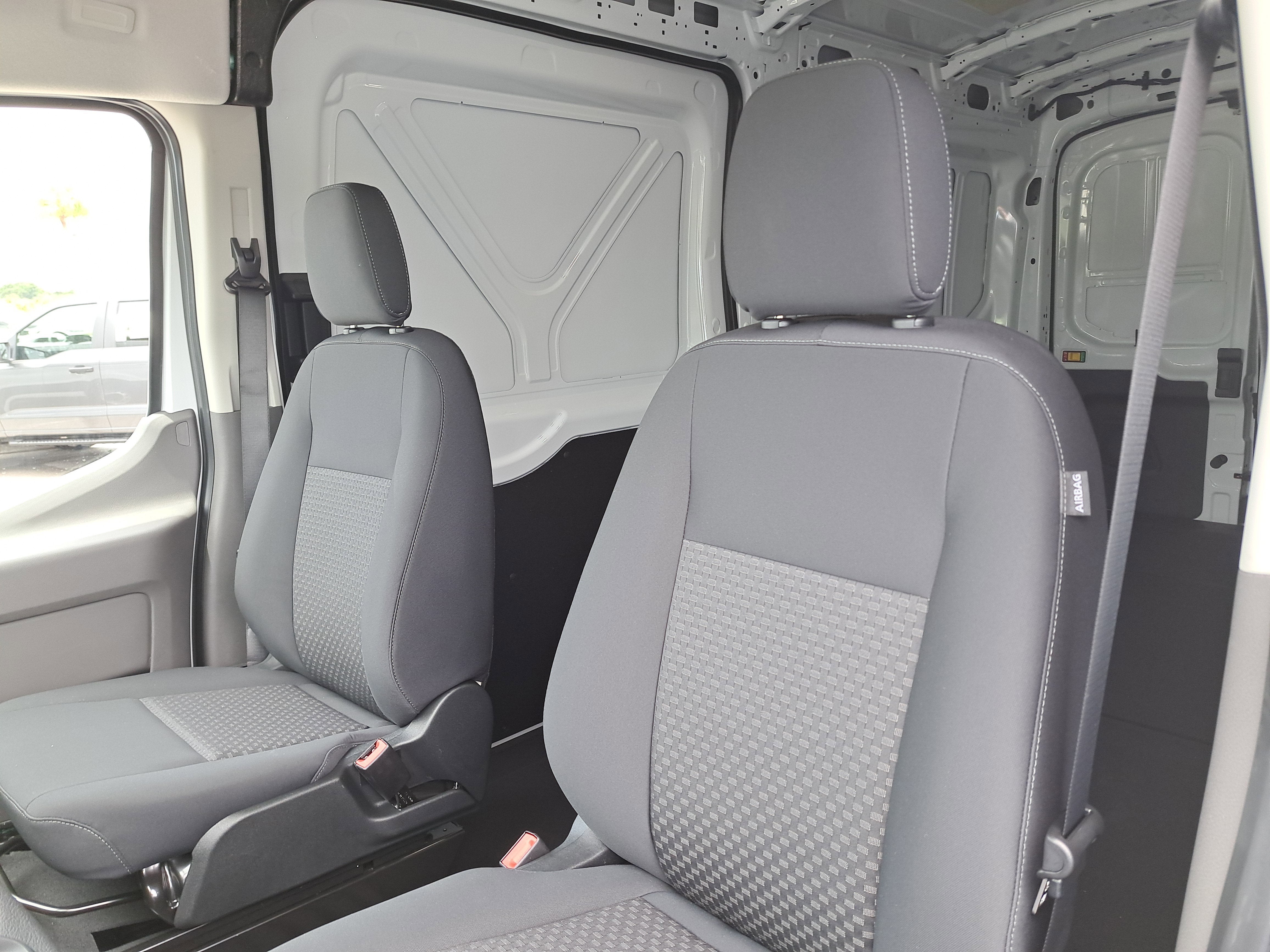 2025 Ford Transit Cargo Van T-250 148" Med Rf 9070 GVWR RWD