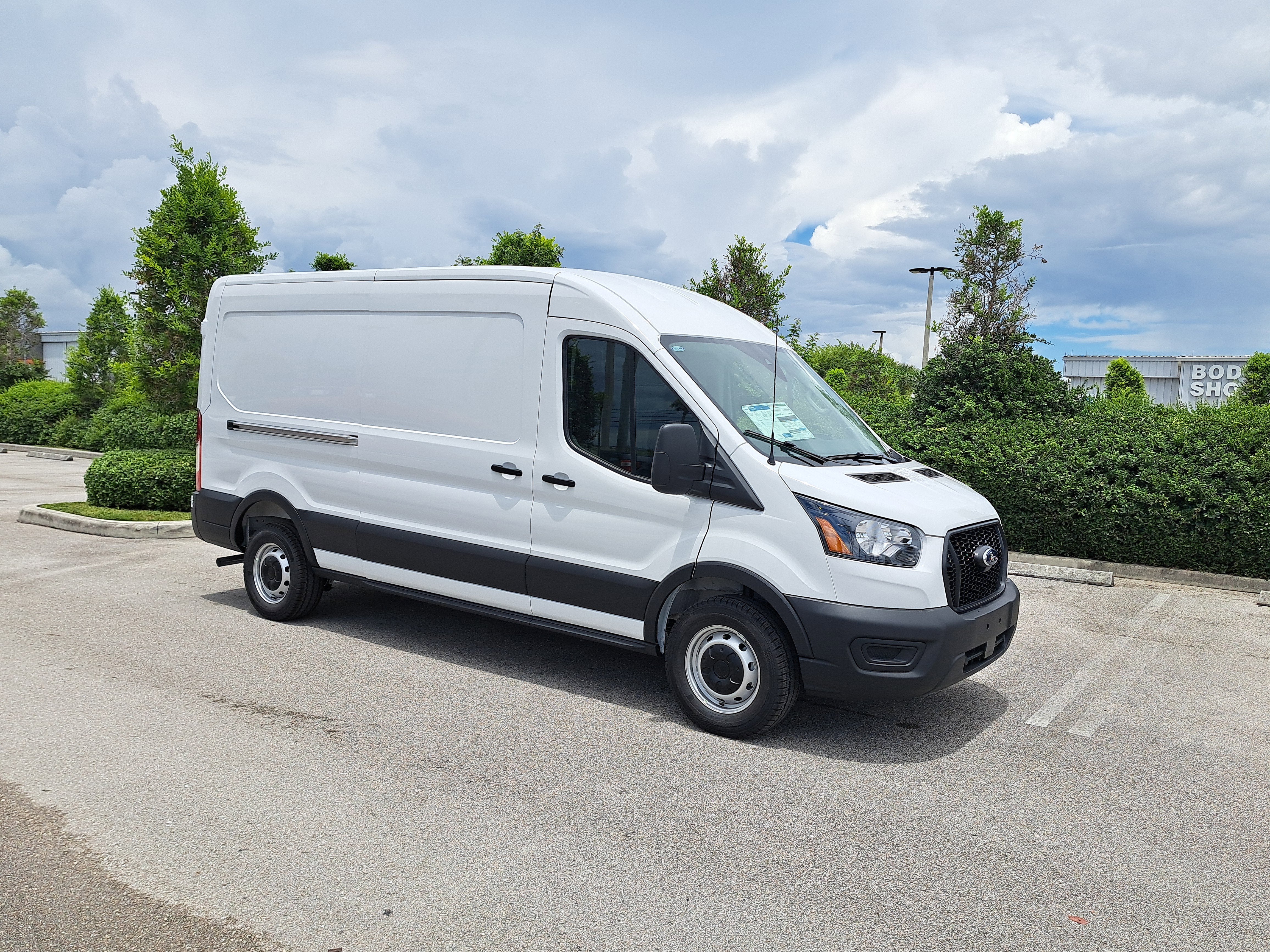 2025 Ford Transit Cargo Van T-250 148" Med Rf 9070 GVWR RWD