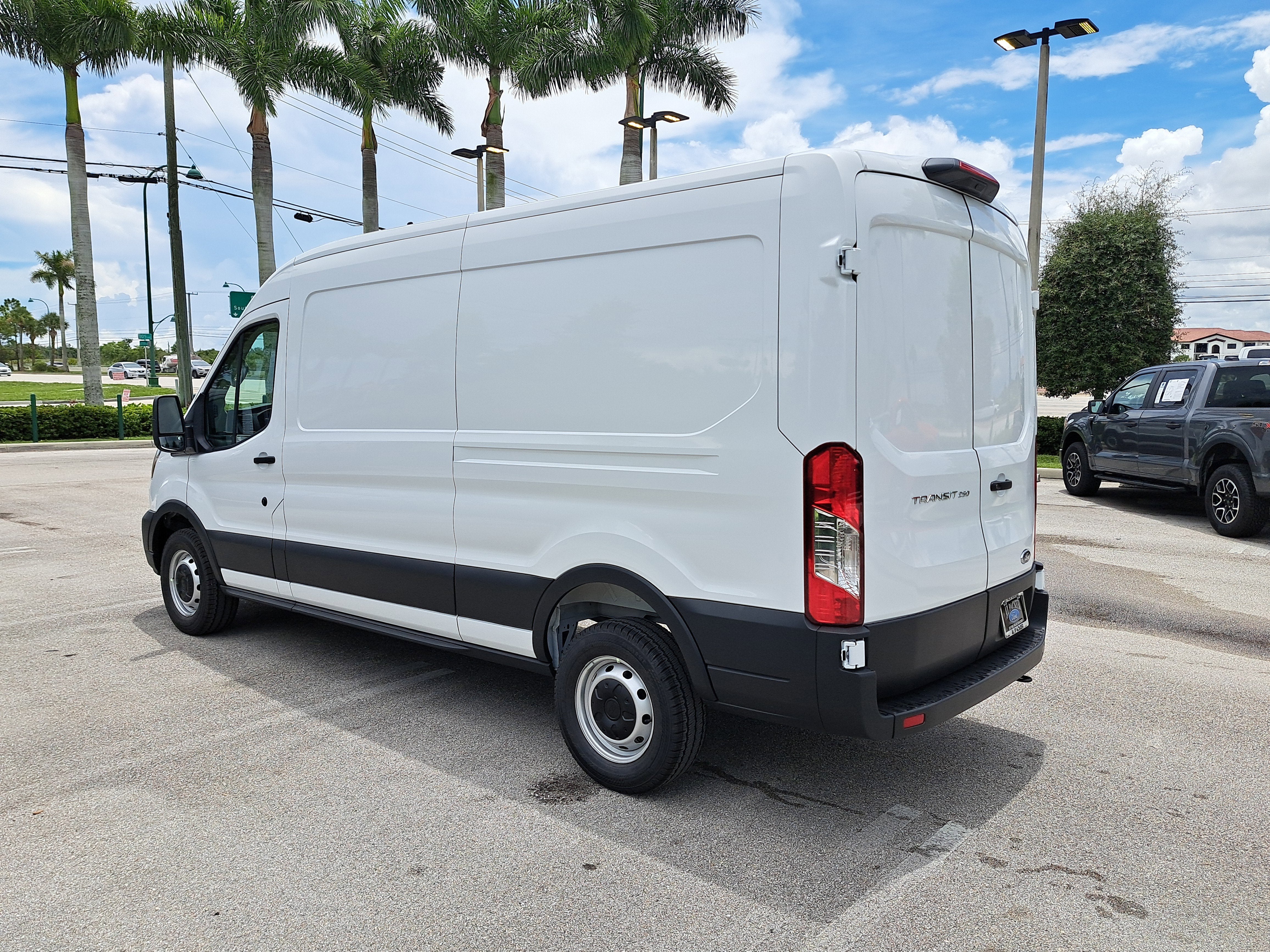 2025 Ford Transit Cargo Van T-250 148" Med Rf 9070 GVWR RWD