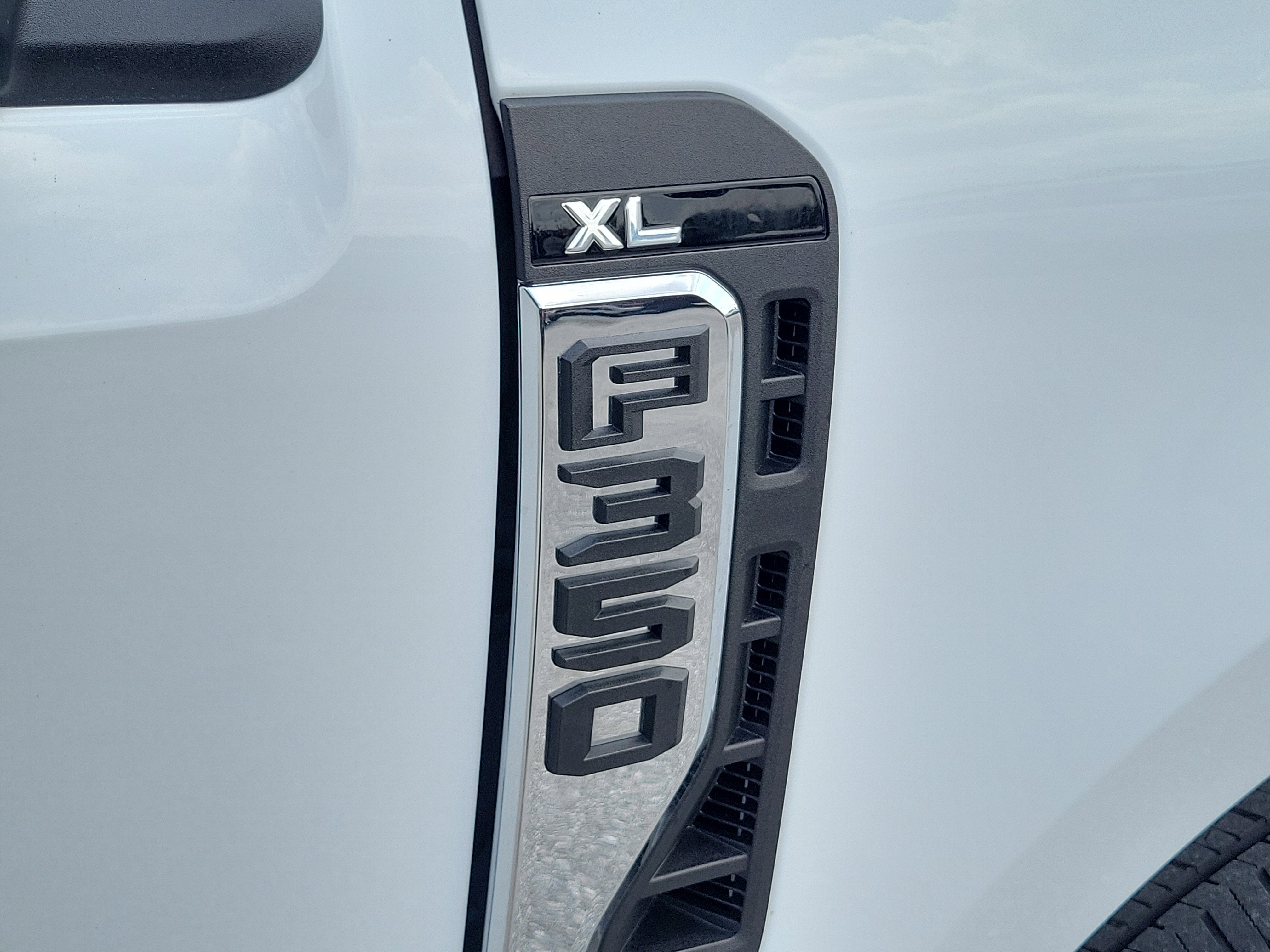 2024 Ford Super Duty F-350 SRW XL