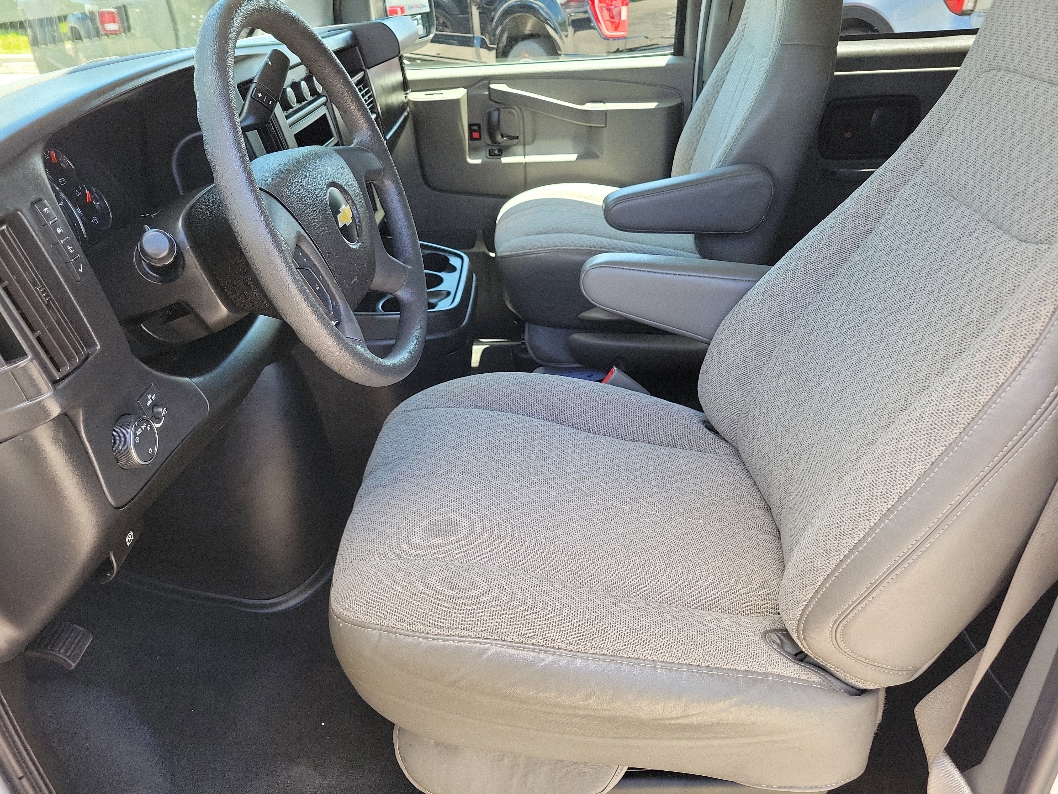 2017 Chevrolet Express Passenger LT