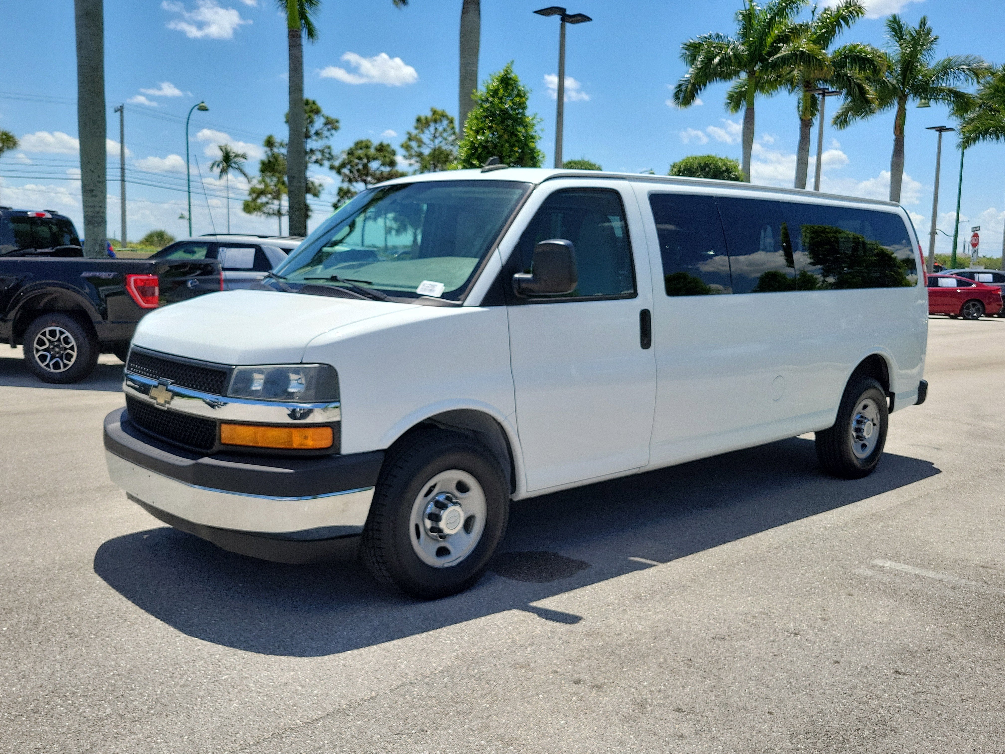 2017 Chevrolet Express Passenger LT