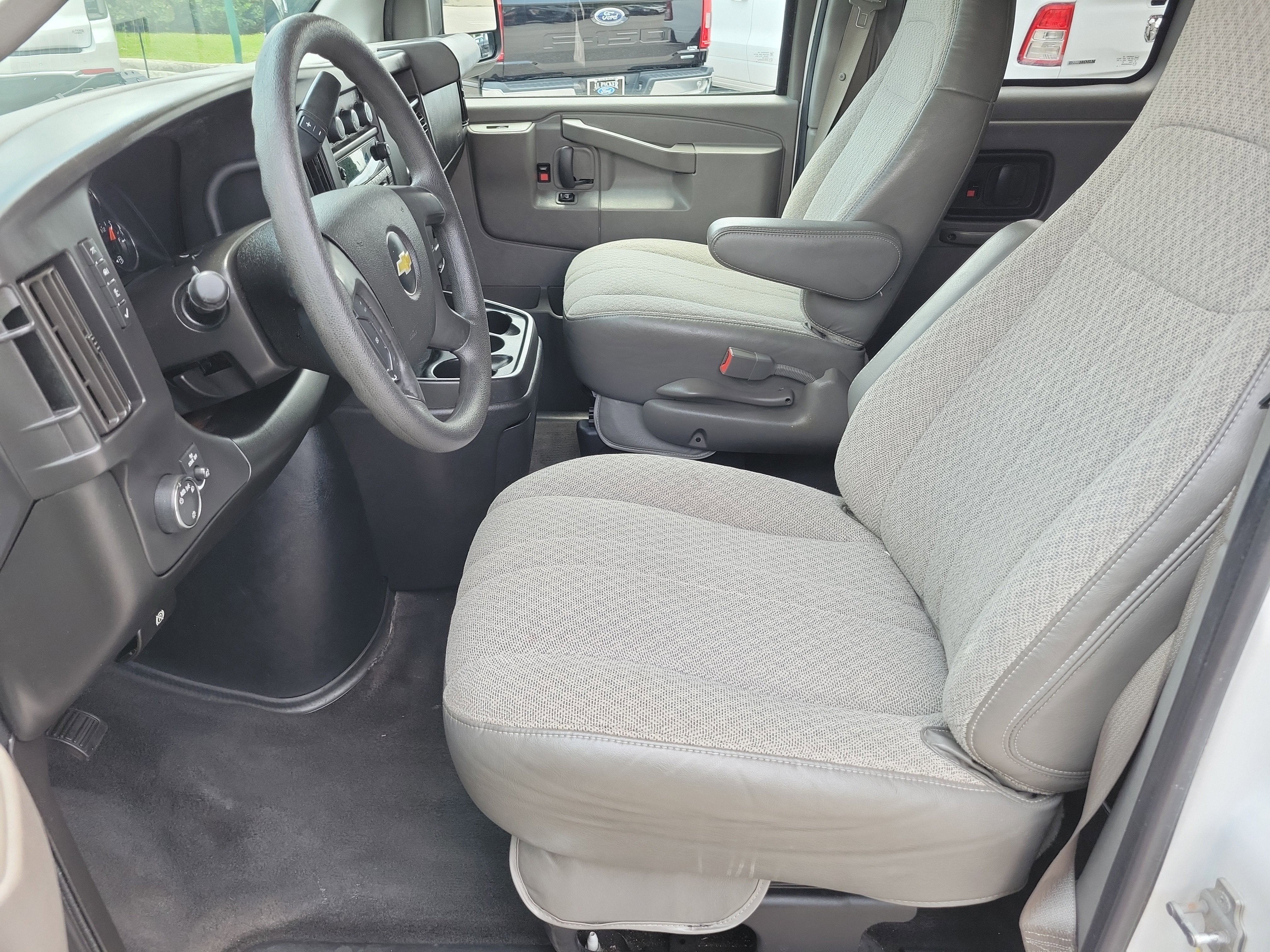 2016 Chevrolet Express Passenger LT