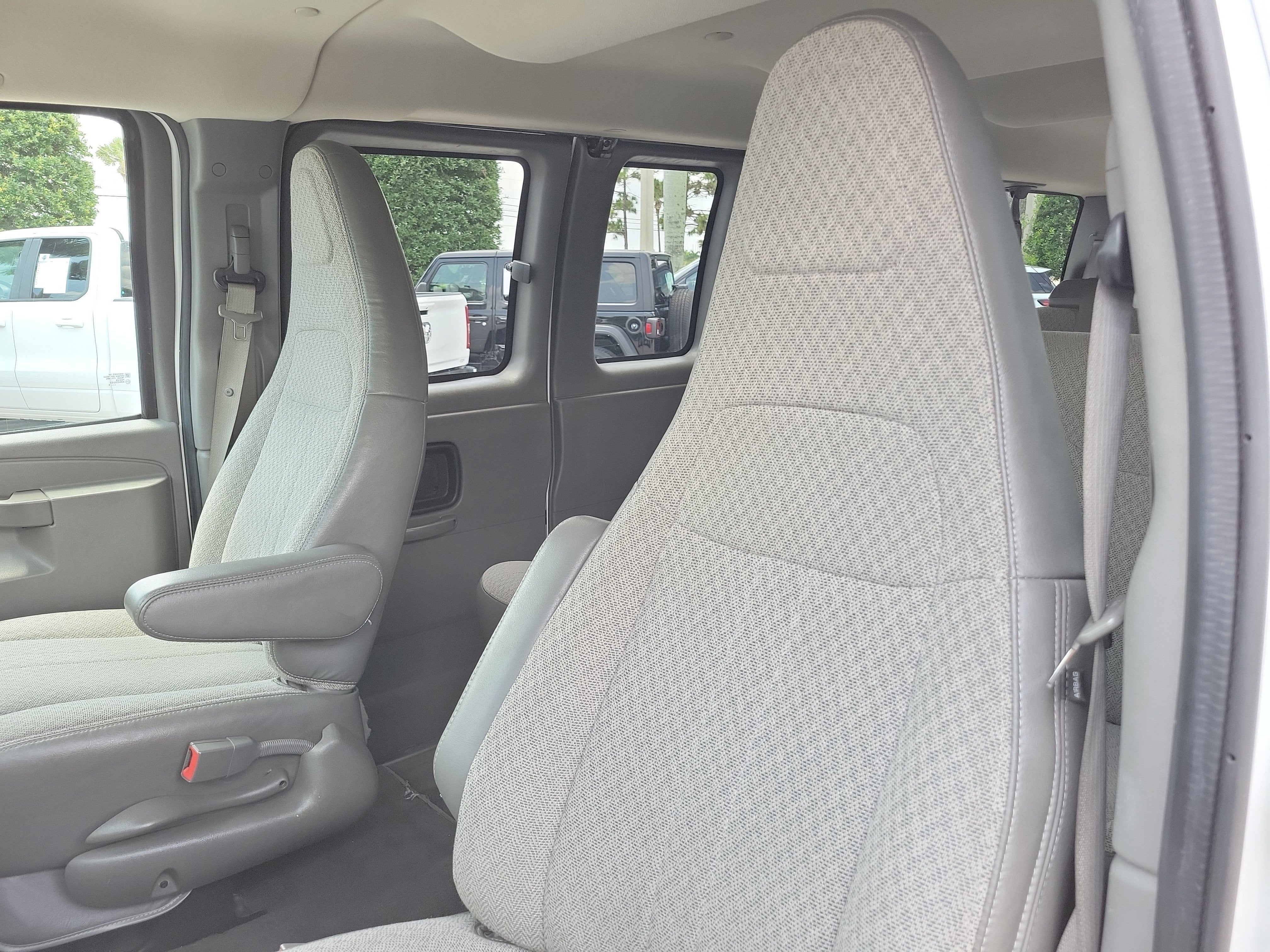 2016 Chevrolet Express Passenger LT
