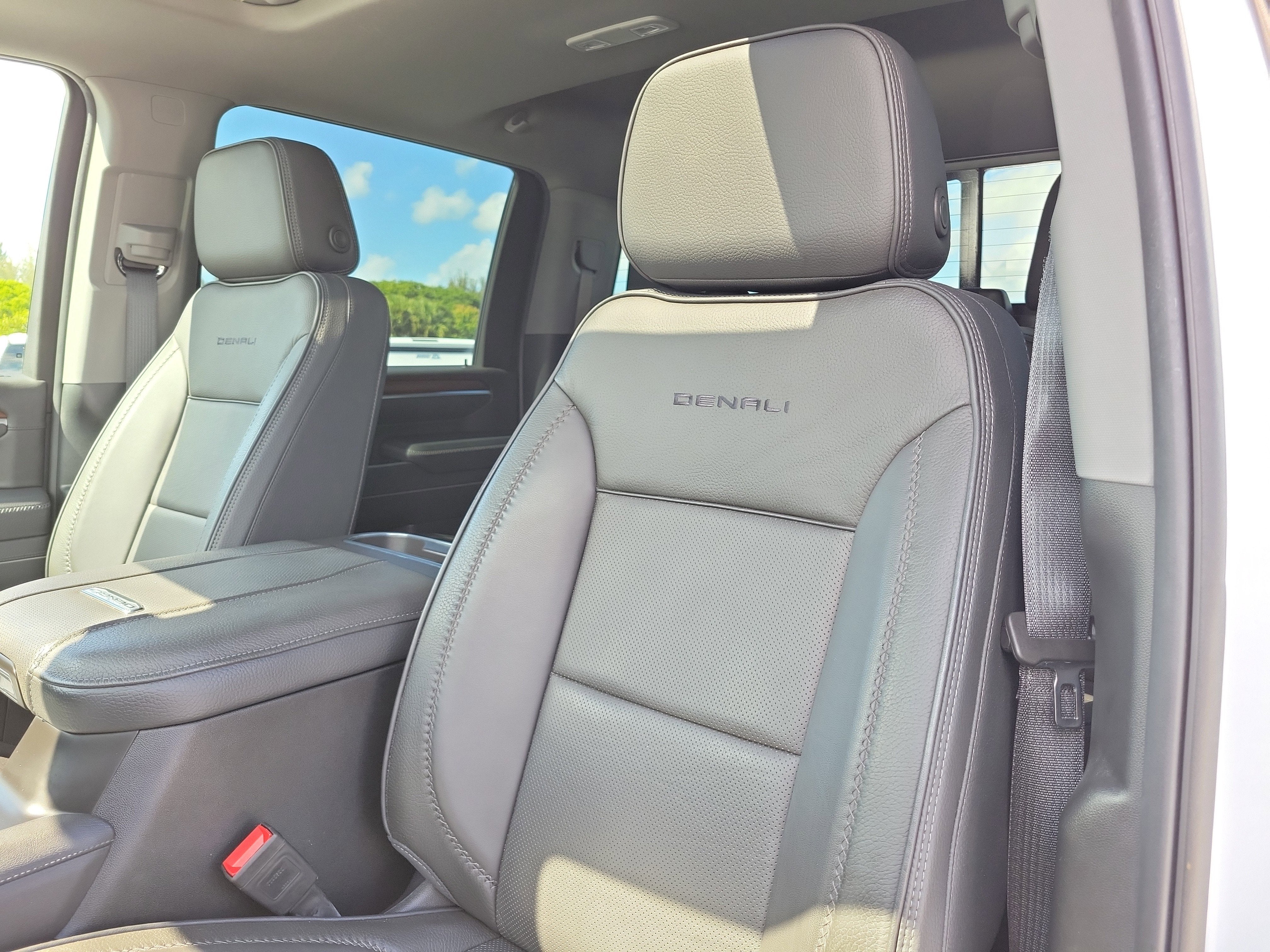 2025 GMC Sierra 2500HD Denali