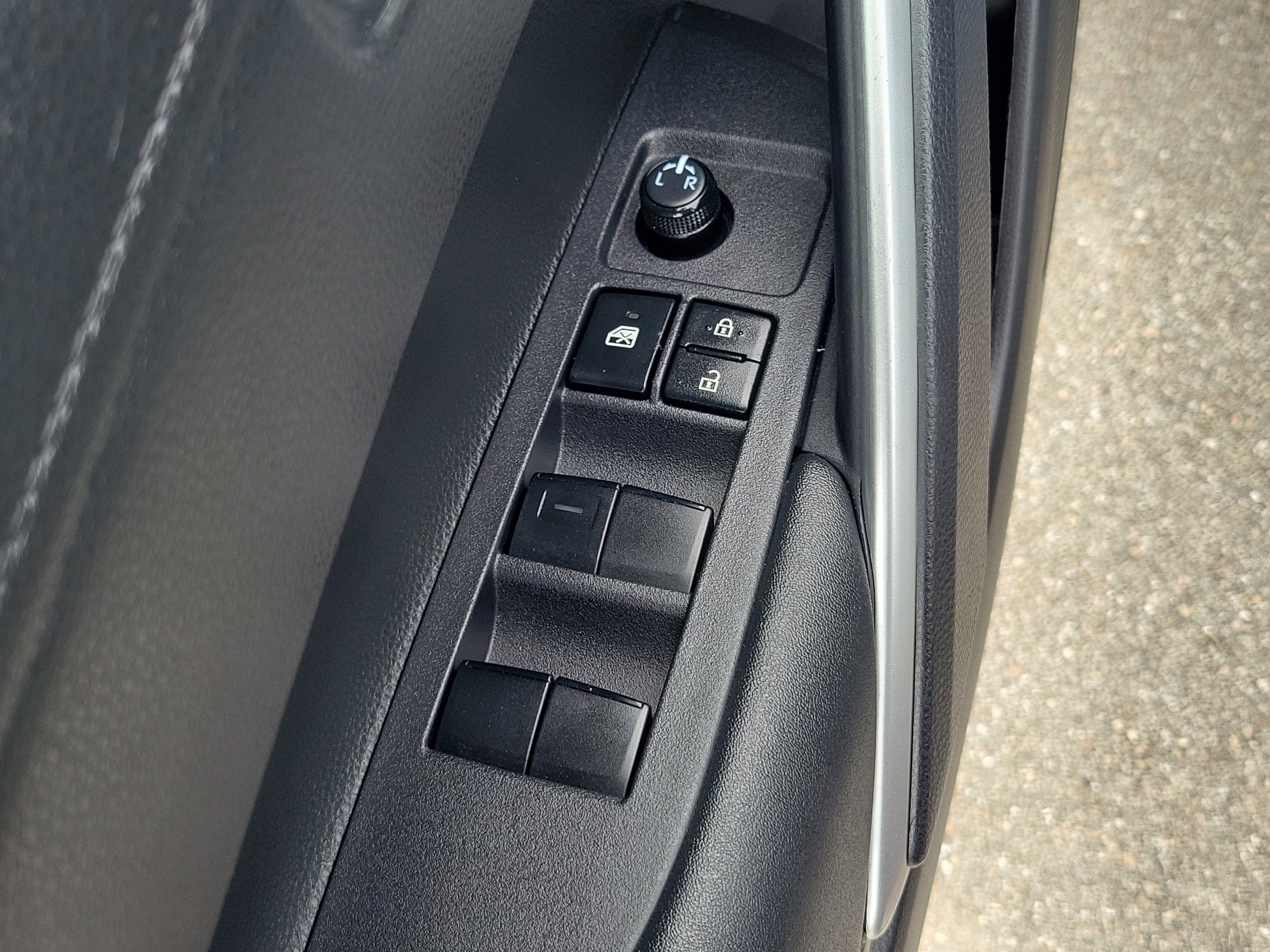 2023 Toyota Corolla Cross Hybrid SE