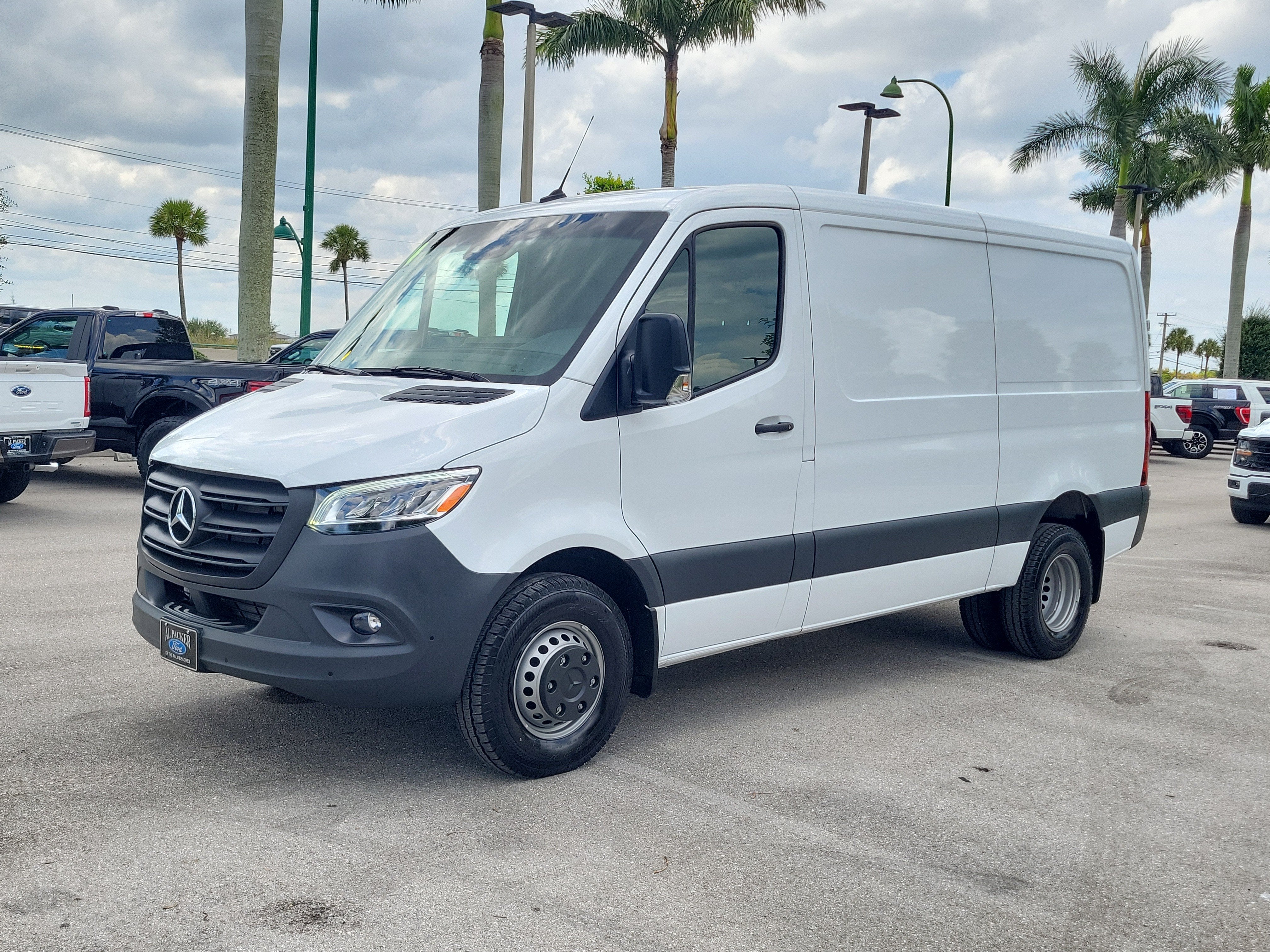 2024 Mercedes-Benz Sprinter Cargo Van Cargo 144 WB