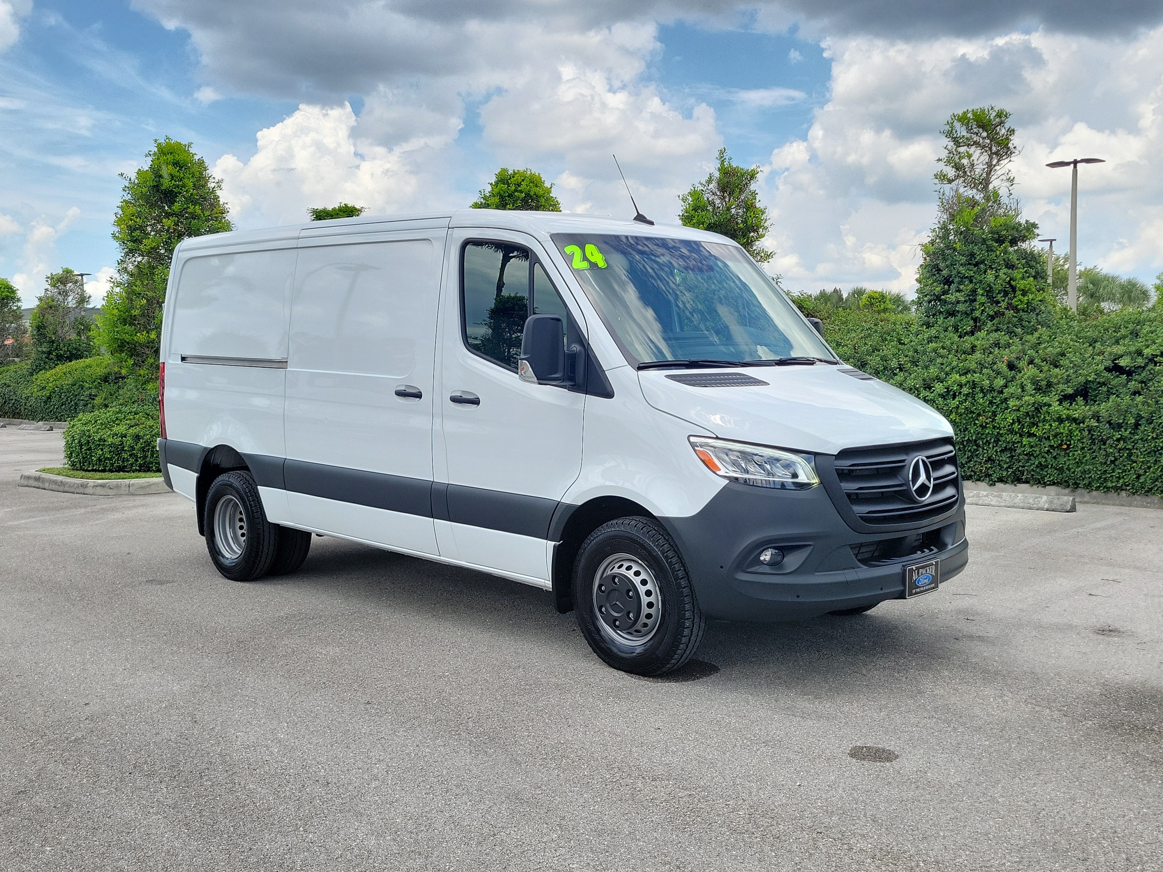 2024 Mercedes-Benz Sprinter Cargo Van Cargo 144 WB