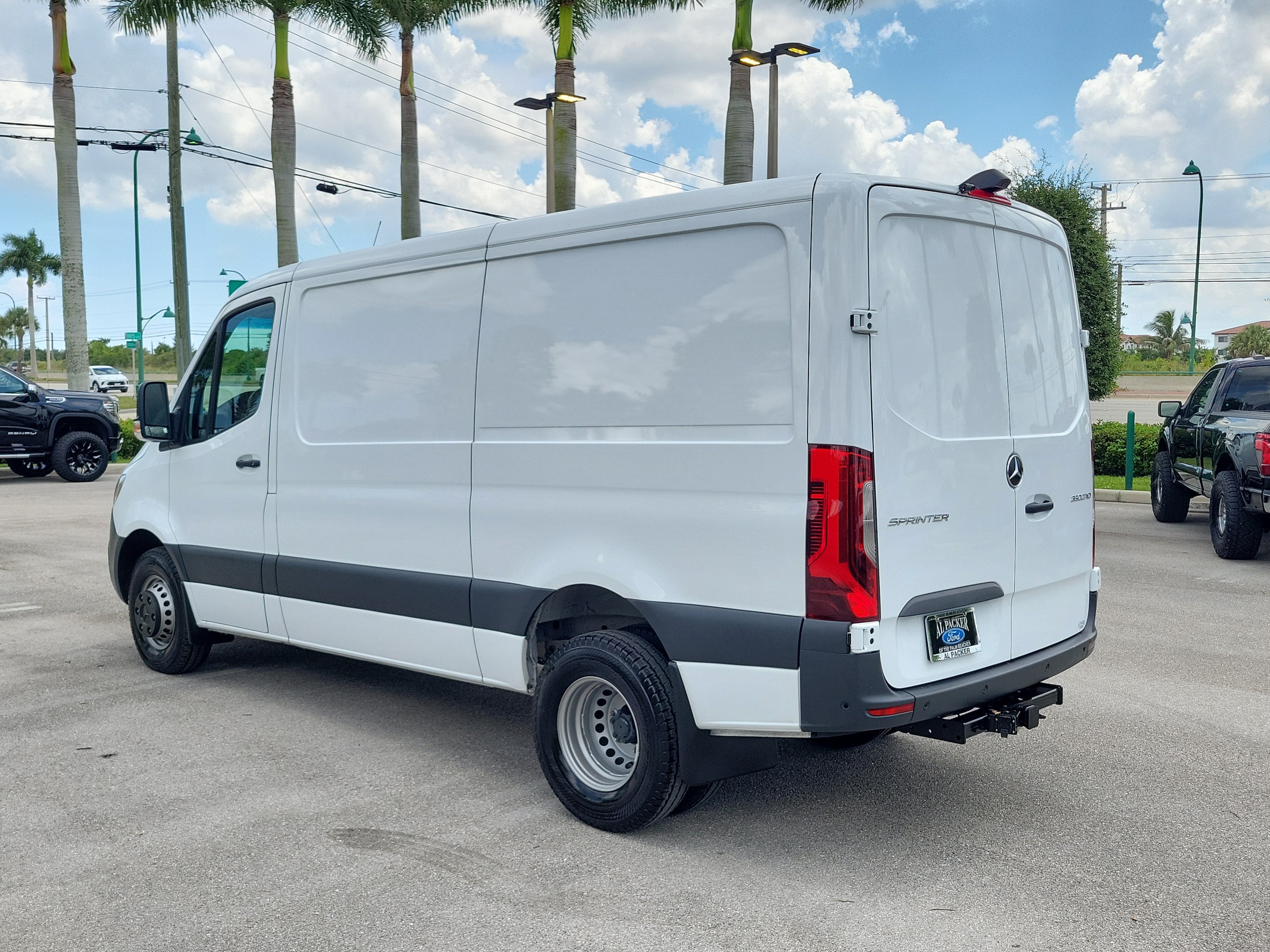 2024 Mercedes-Benz Sprinter Cargo Van Cargo 144 WB