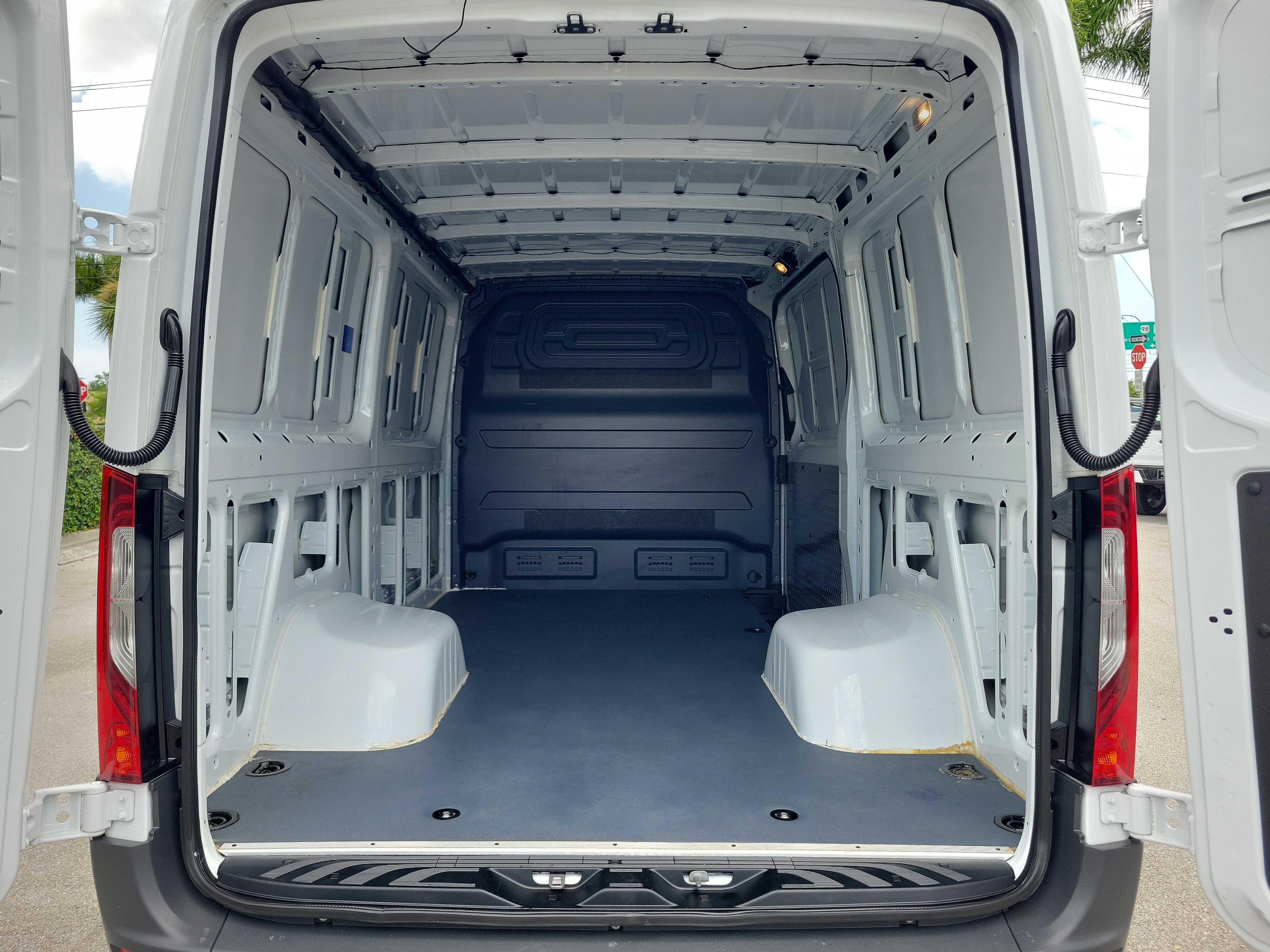 2024 Mercedes-Benz Sprinter Cargo Van Cargo 144 WB