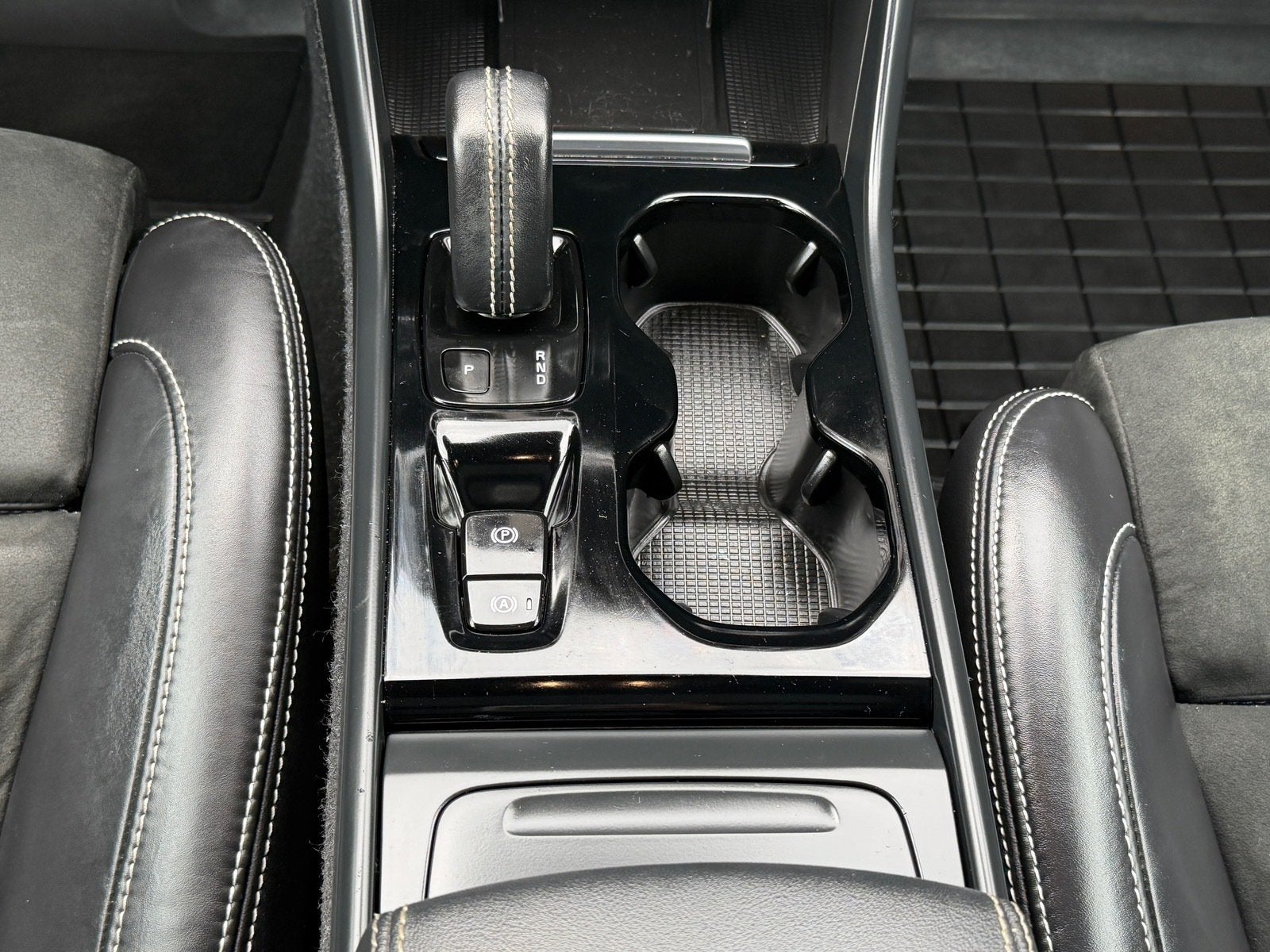 2021 Volvo XC40 R-Design