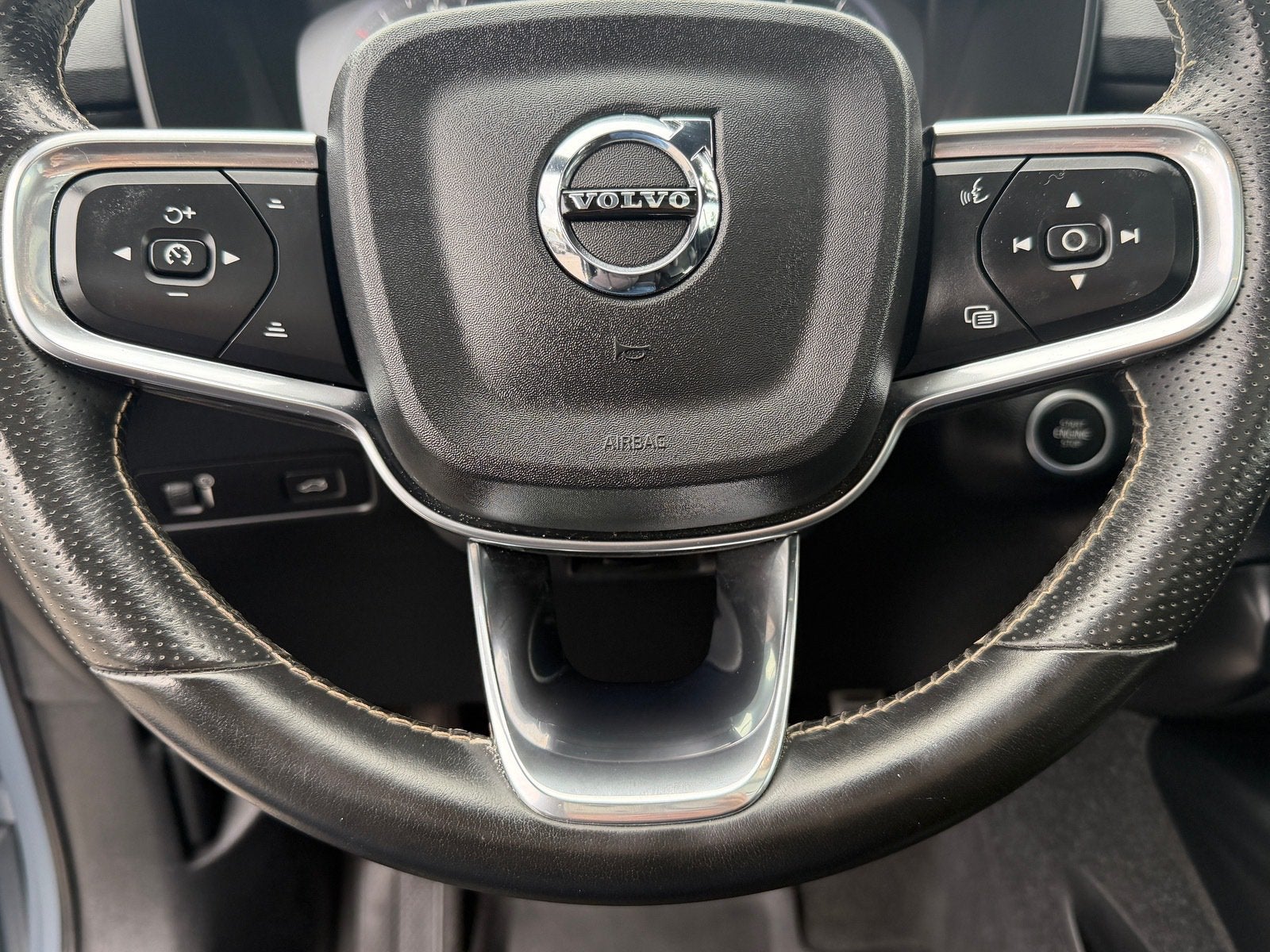 2021 Volvo XC40 R-Design