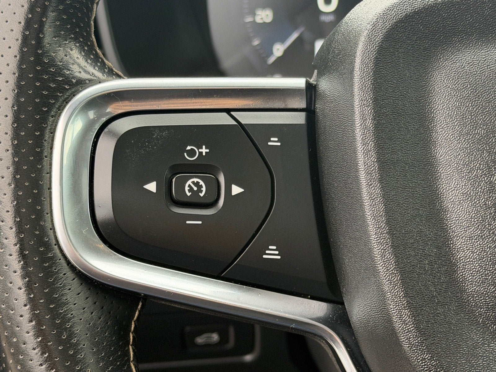 2021 Volvo XC40 R-Design