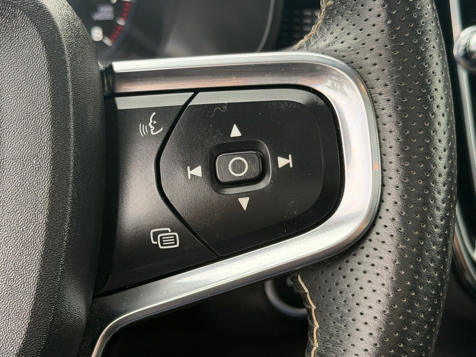 2021 Volvo XC40 R-Design