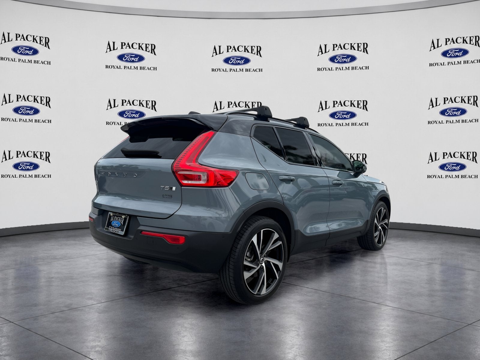 2021 Volvo XC40 R-Design