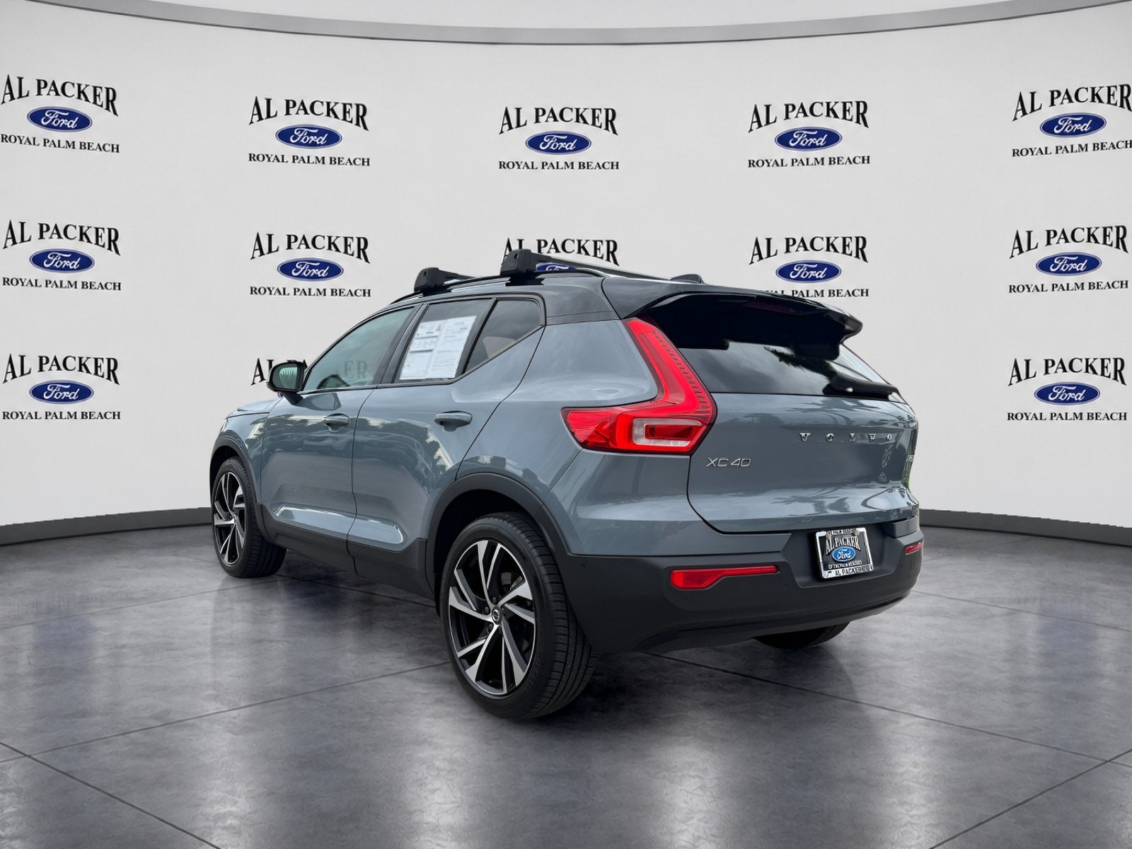2021 Volvo XC40 R-Design