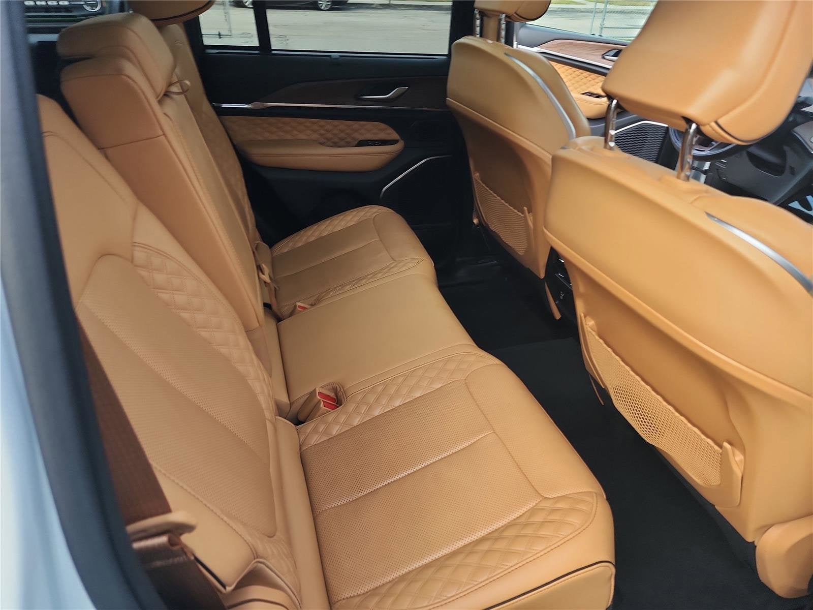 2023 Jeep Grand Cherokee Summit