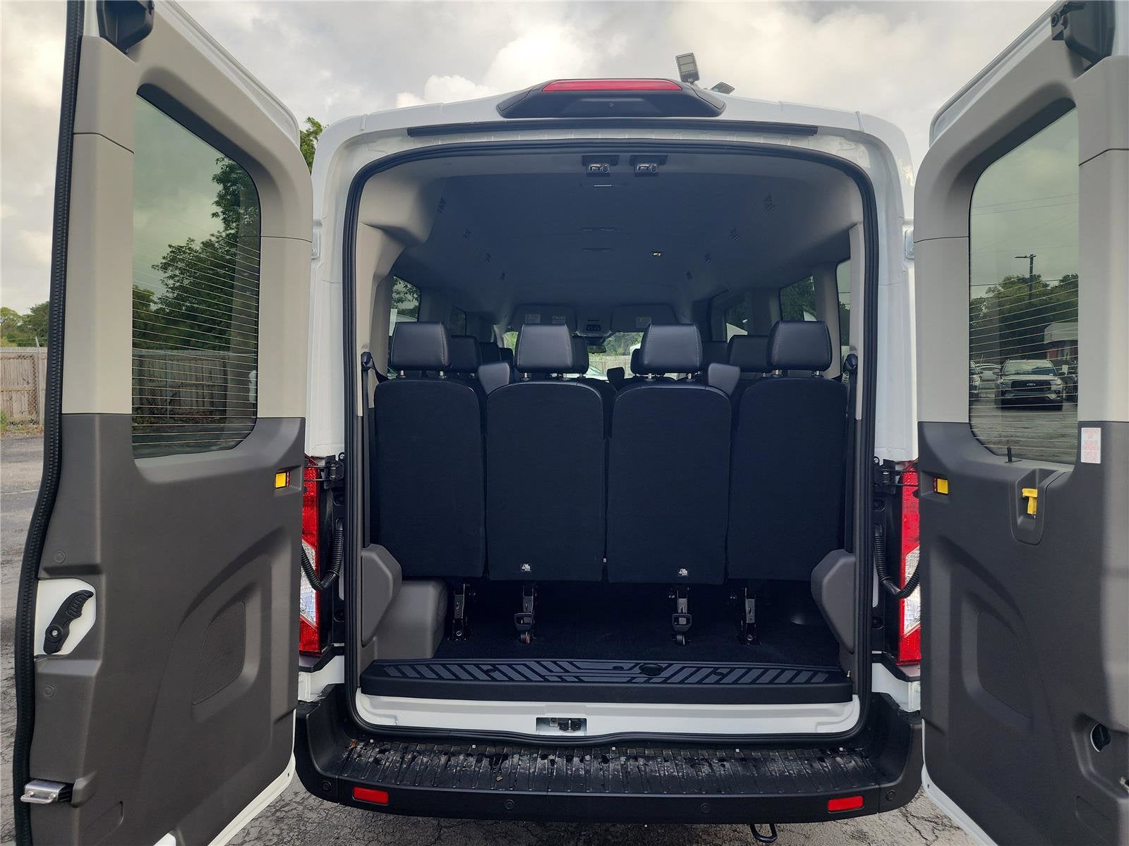 2026 Ford Transit Passenger Wagon XL