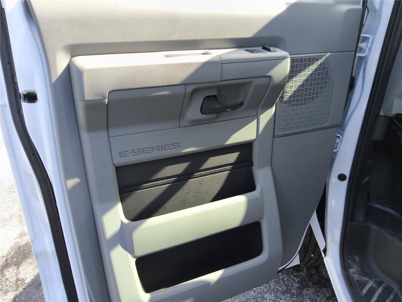 2027 Ford E-Series Cutaway Base