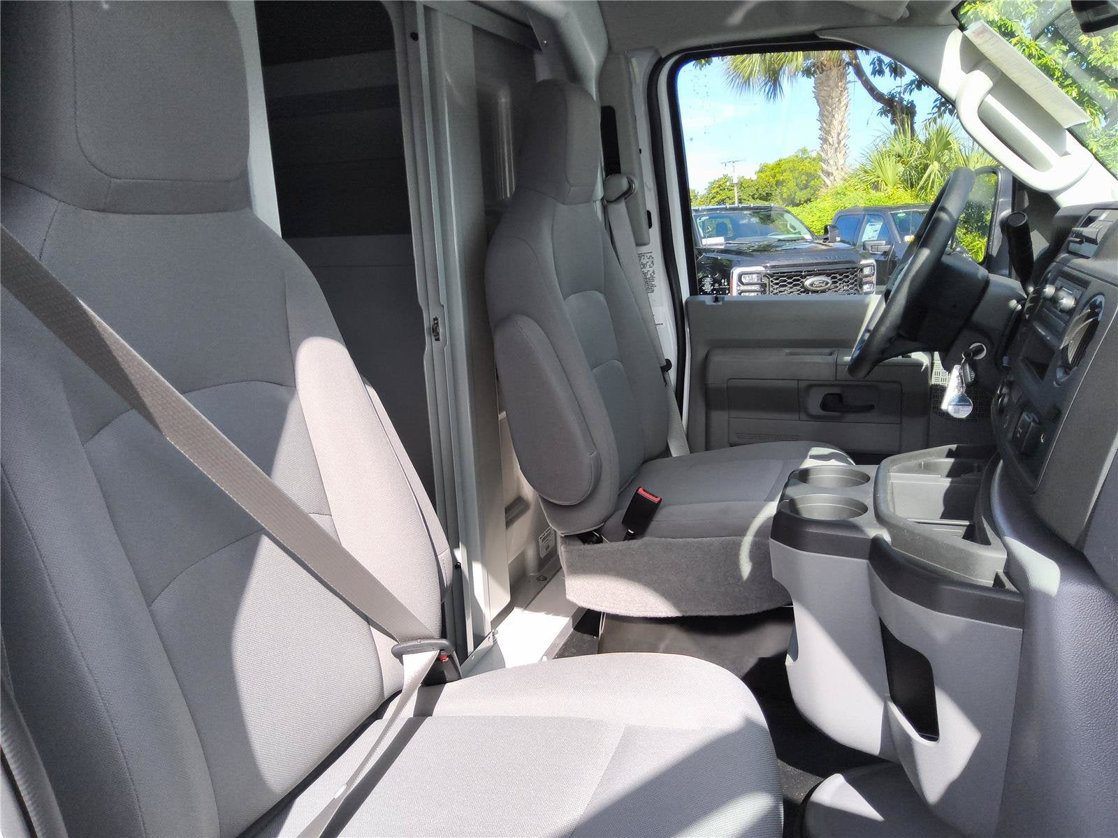 2027 Ford E-Series Cutaway Base
