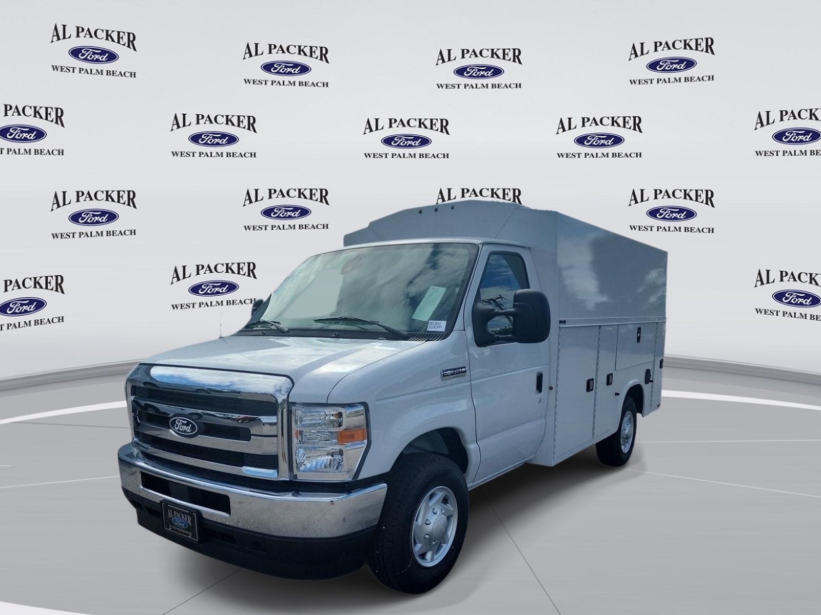 2027 Ford E-Series Cutaway Base