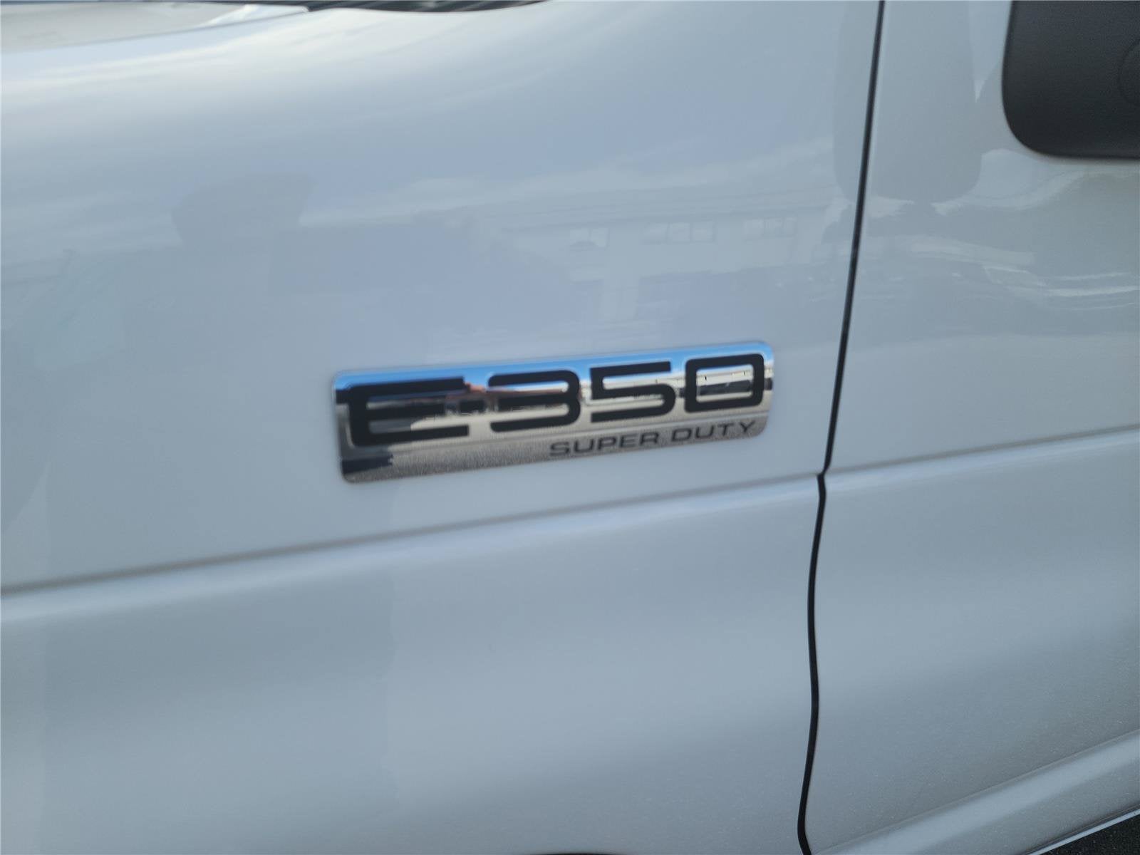 2027 Ford E-Series Cutaway Base