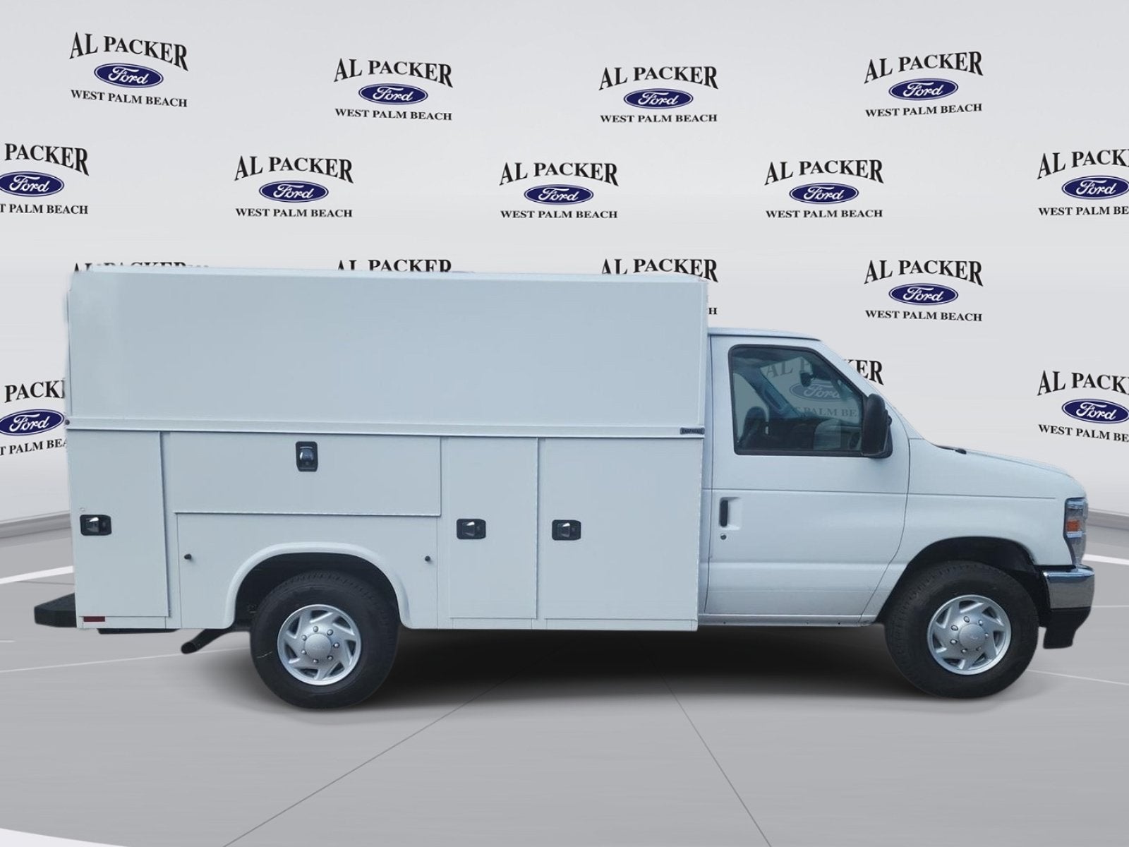2027 Ford E-Series Cutaway Base