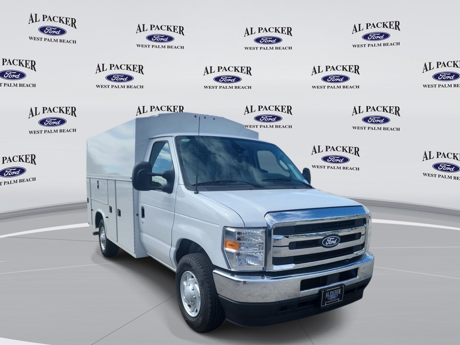 2027 Ford E-Series Cutaway Base