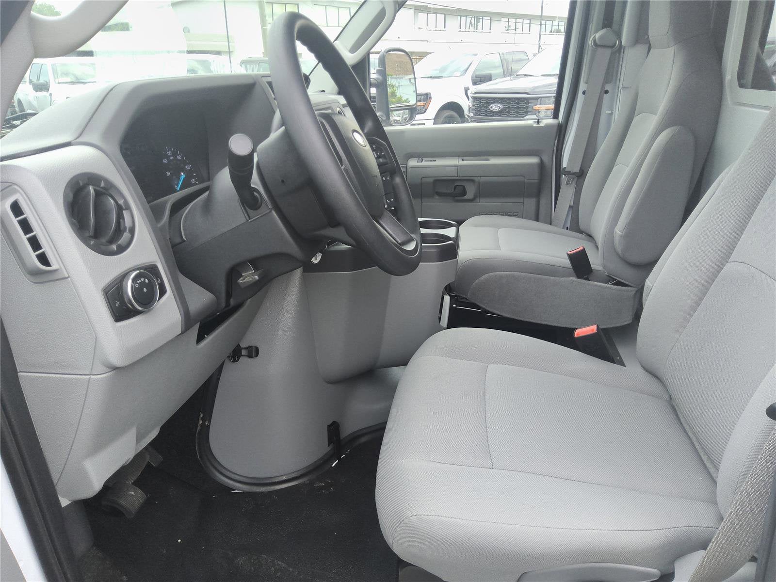 2026 Ford E-Series Cutaway Base