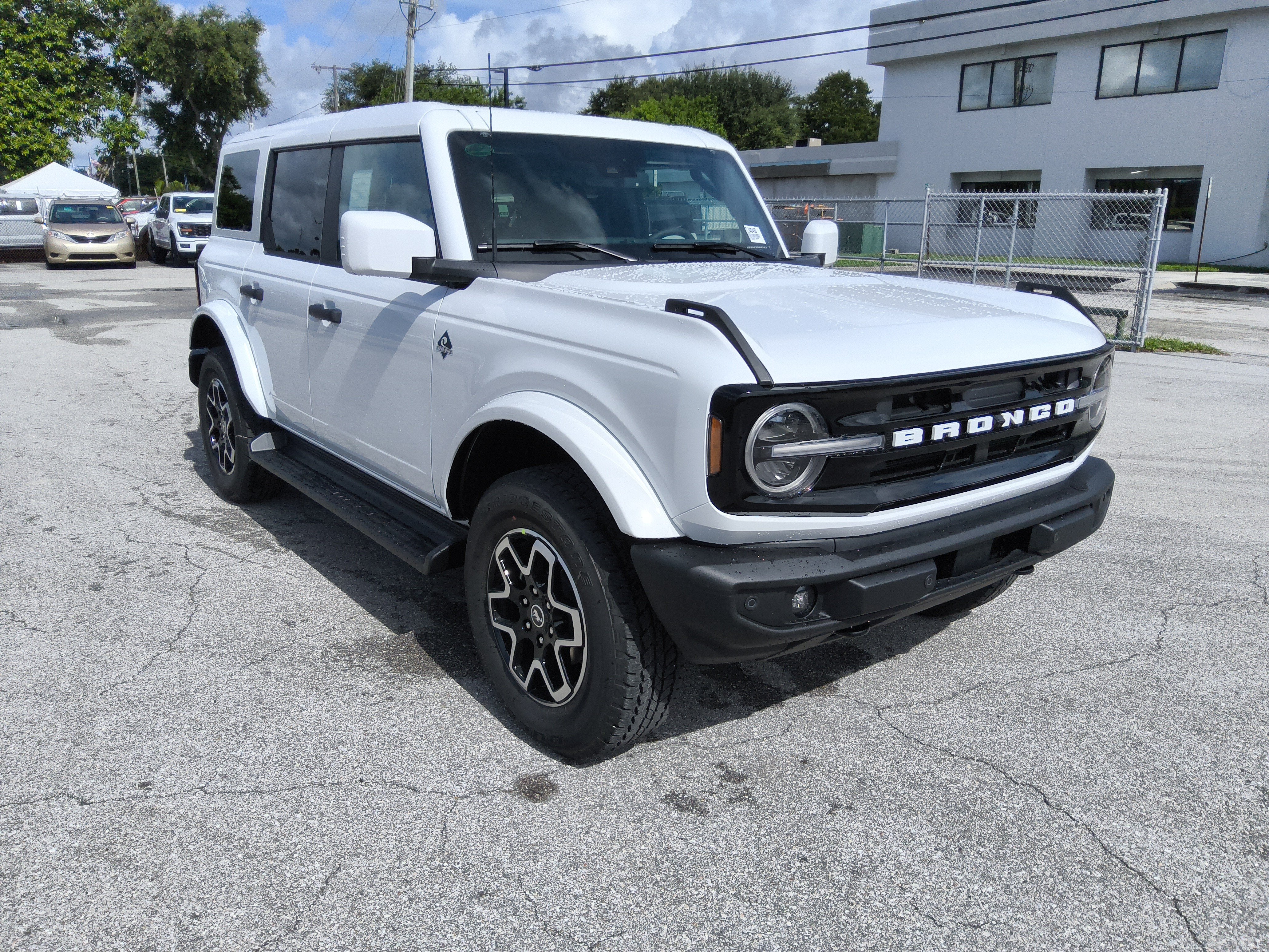 2026 Ford Bronco Outer Banks