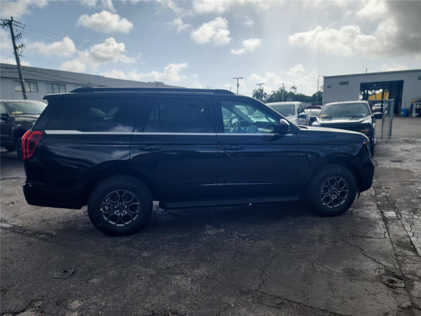 2027 Ford Expedition Active