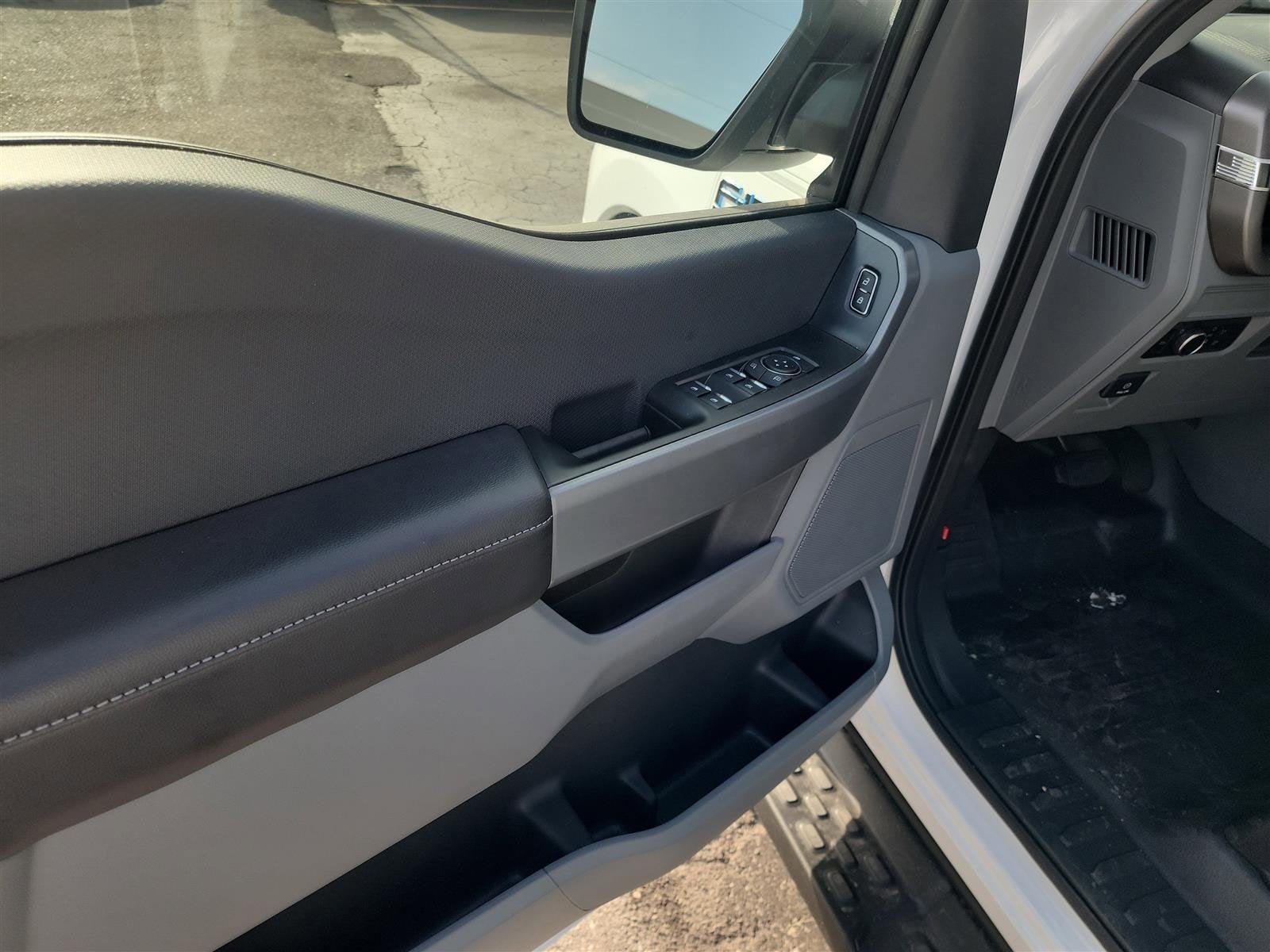 2025 Ford F-150 Lightning Pro