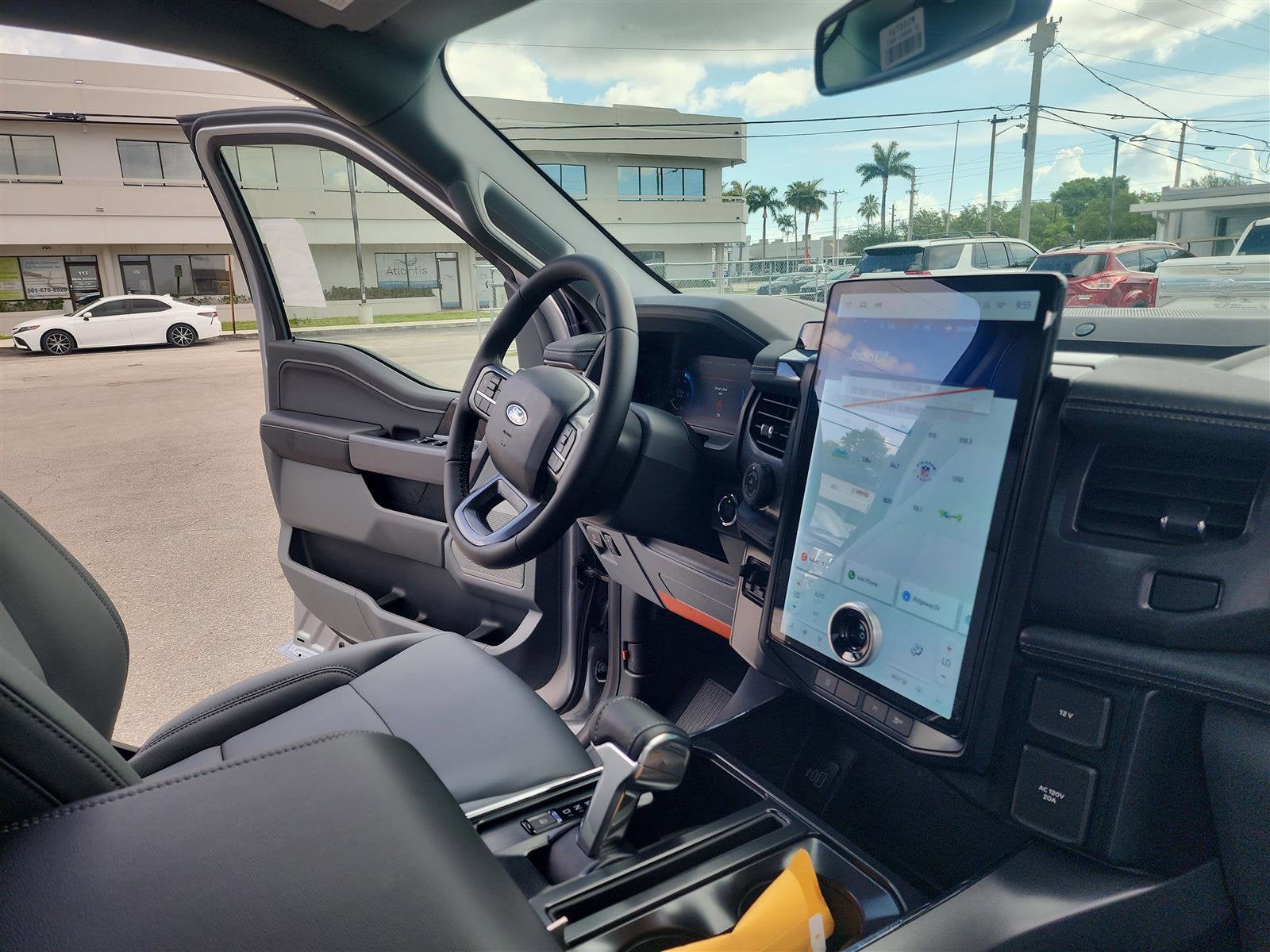 2025 Ford F-150 Lightning Flash