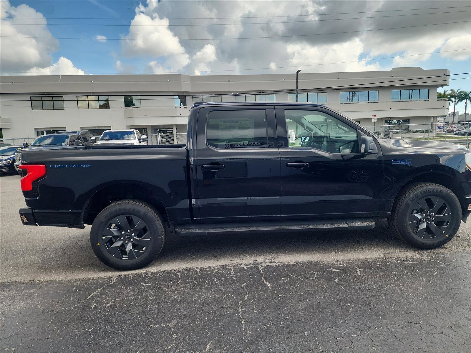 2025 Ford F-150 Lightning Flash