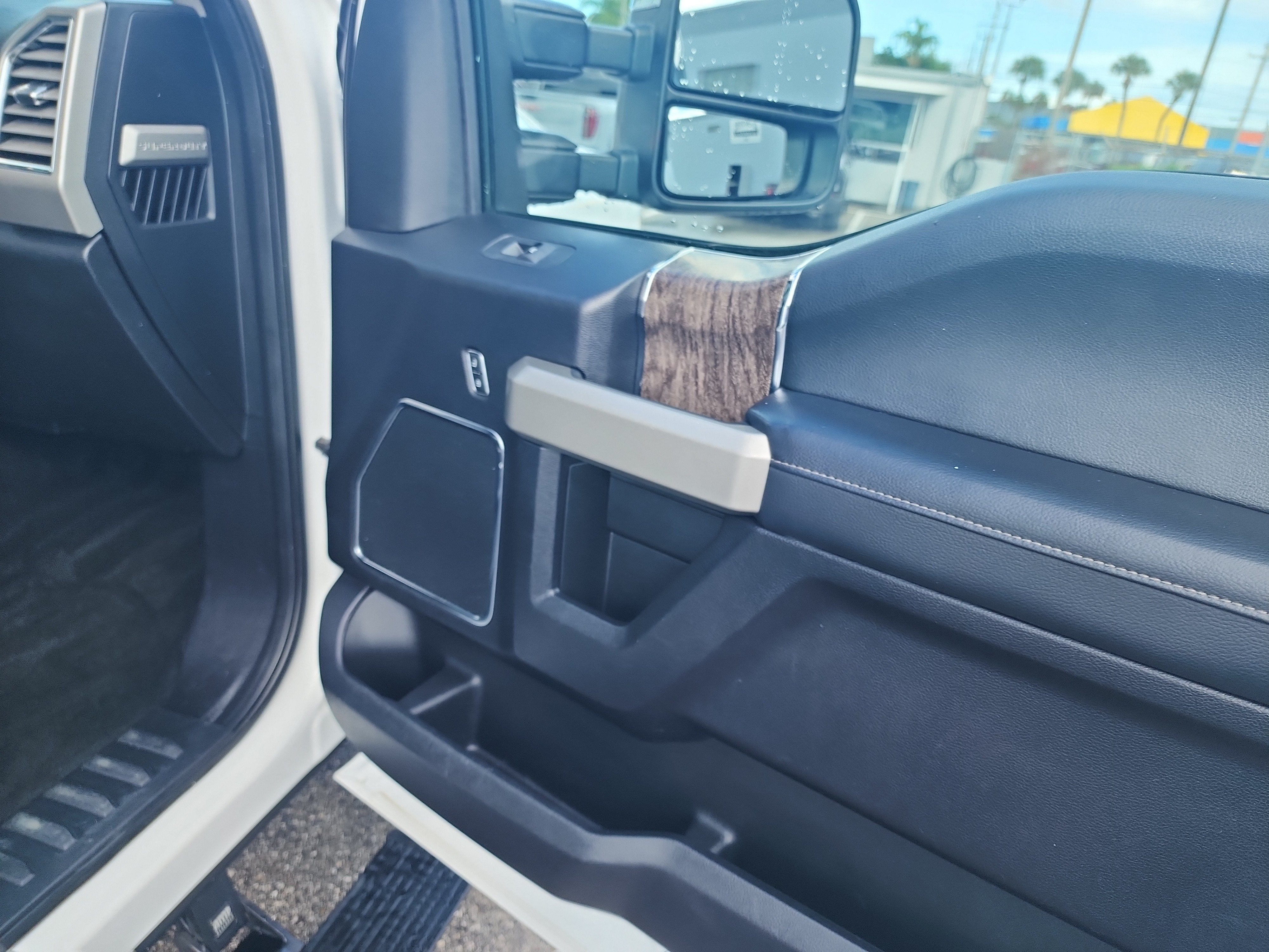 2017 Ford Super Duty F-250 SRW Lariat