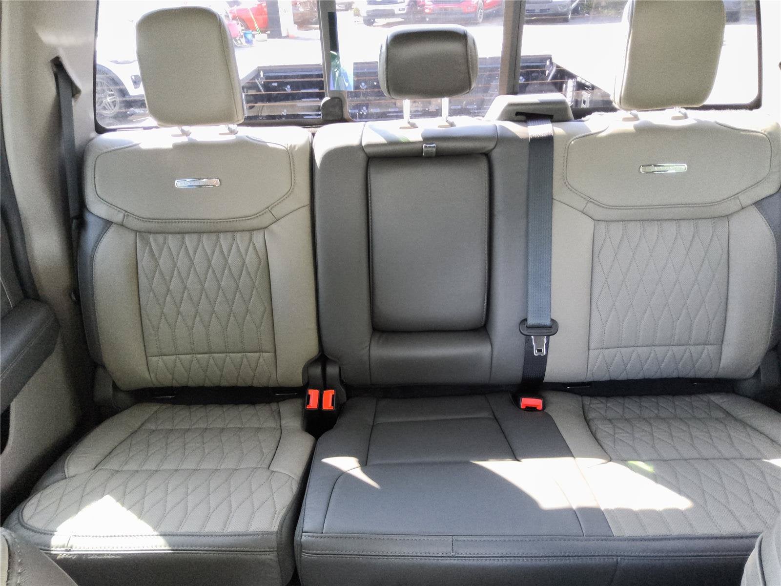 2027 Ford Super Duty F-250 SRW Platinum