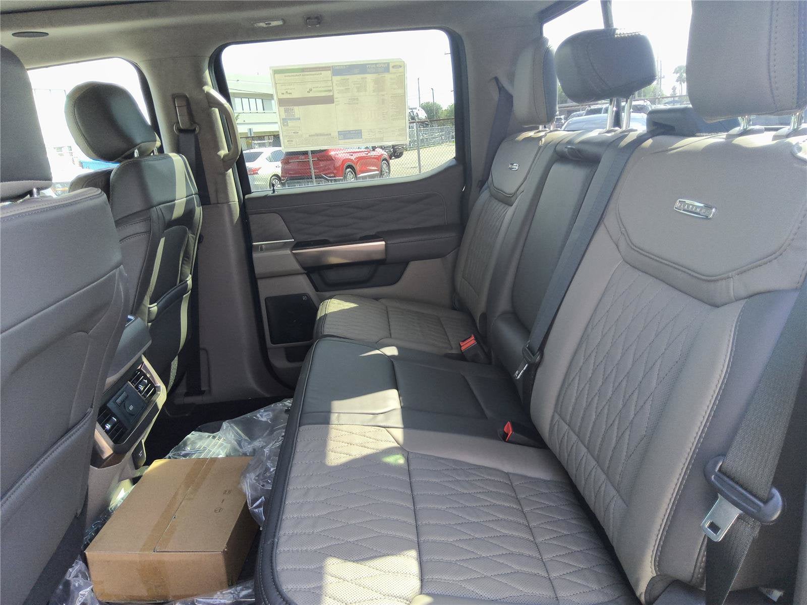 2027 Ford Super Duty F-250 SRW Platinum