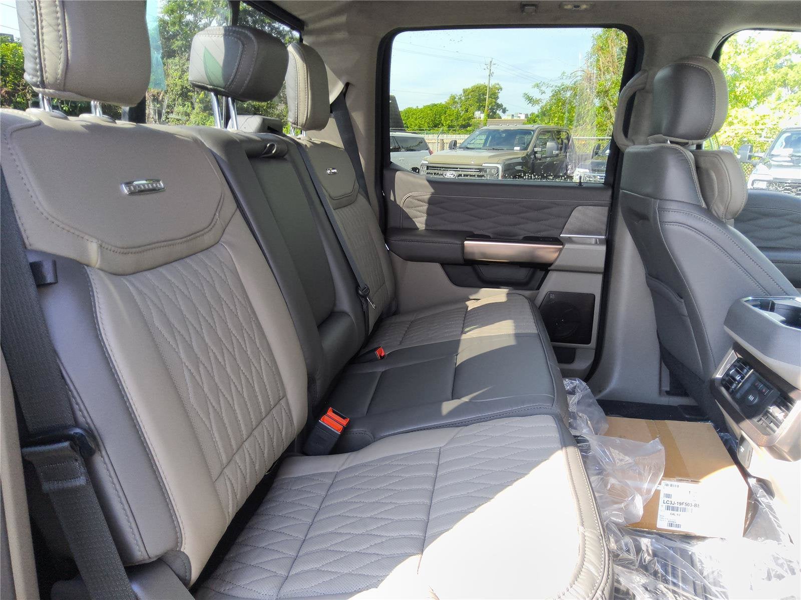 2027 Ford Super Duty F-250 SRW Platinum