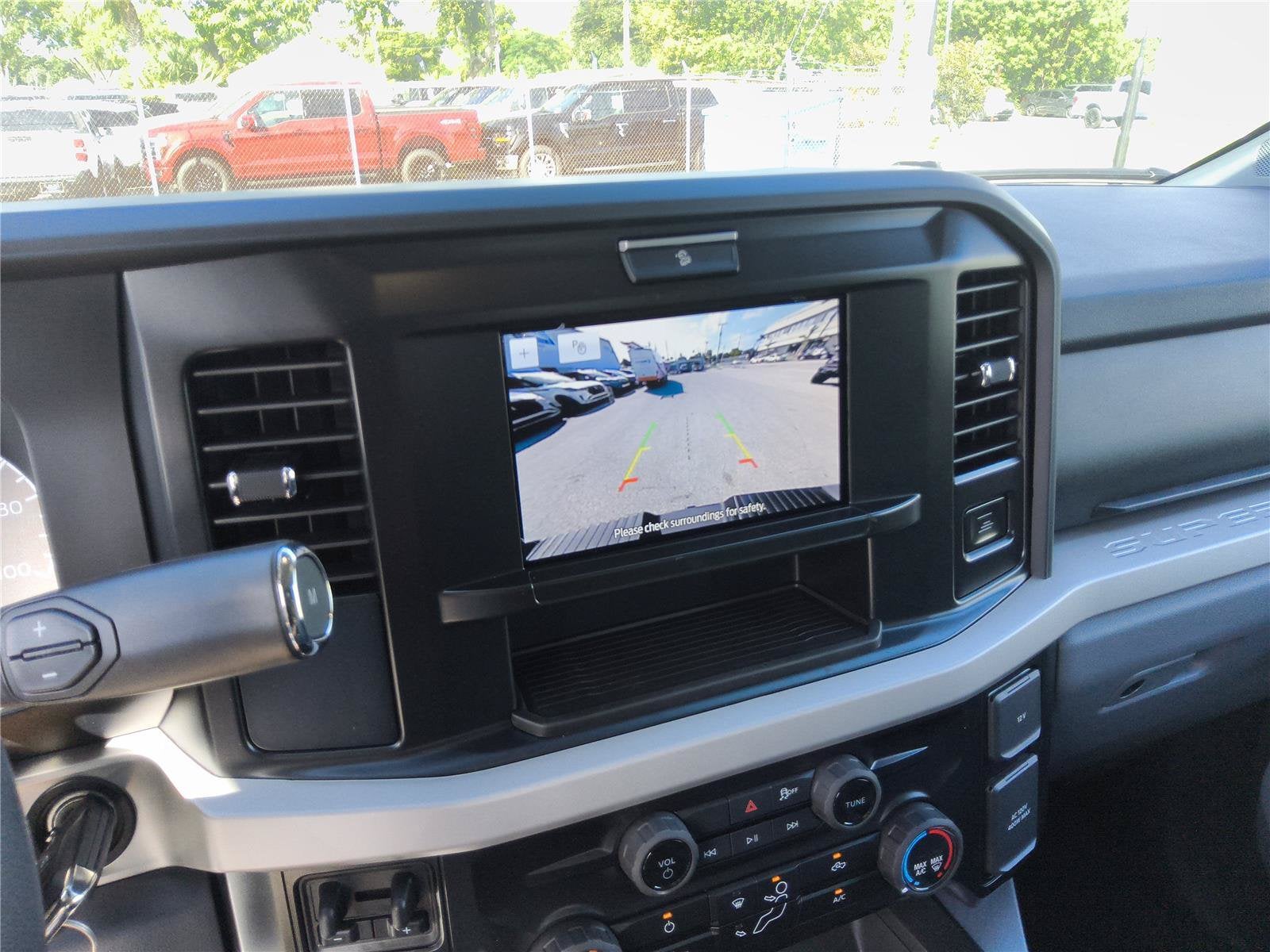 2027 Ford Super Duty F-250 SRW XLT