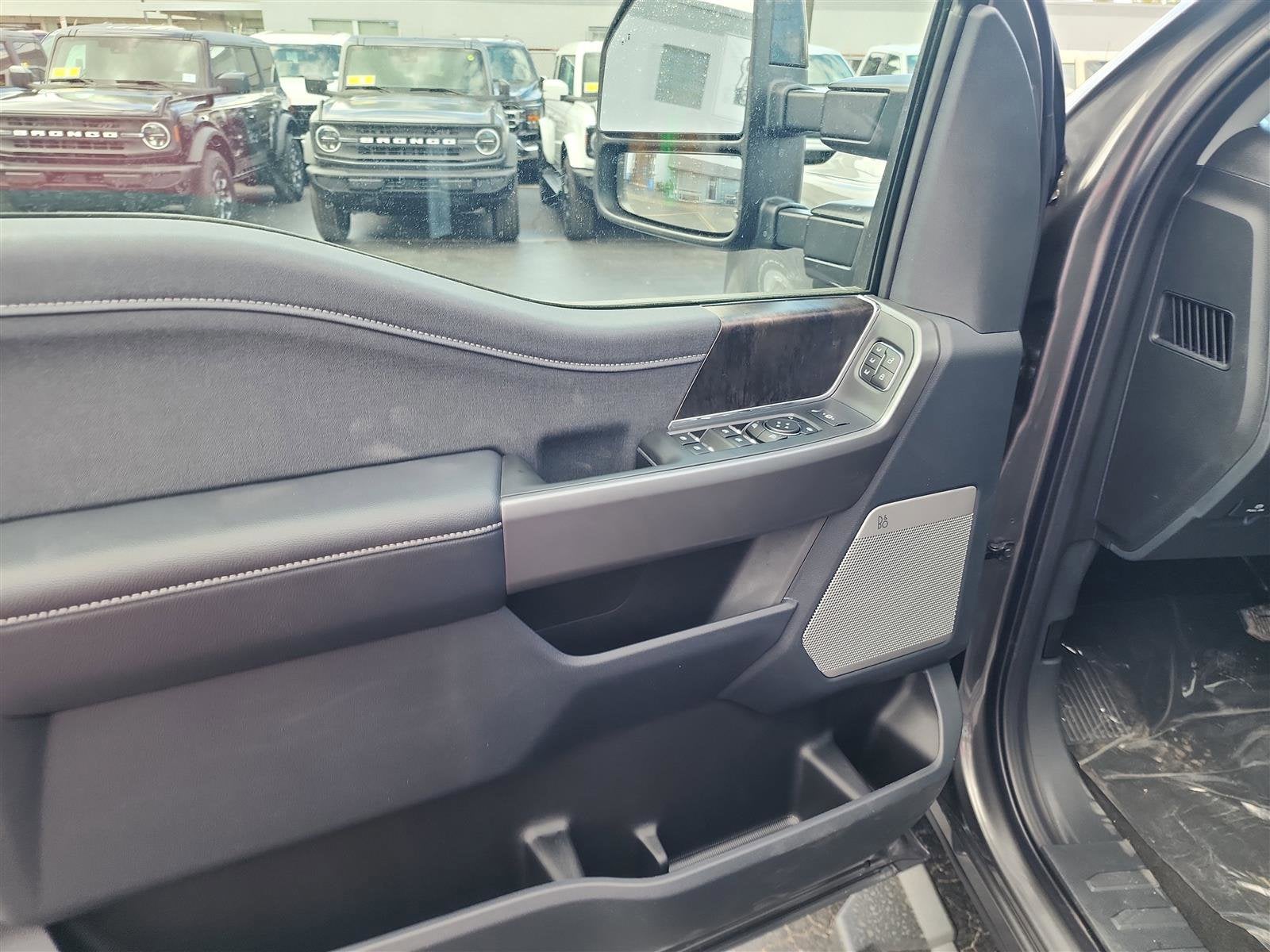 2025 Ford Super Duty F-350 SRW LARIAT