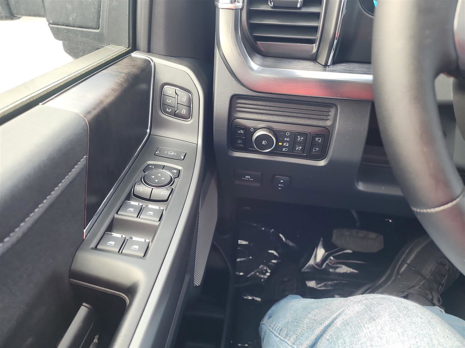 2025 Ford Super Duty F-350 SRW LARIAT