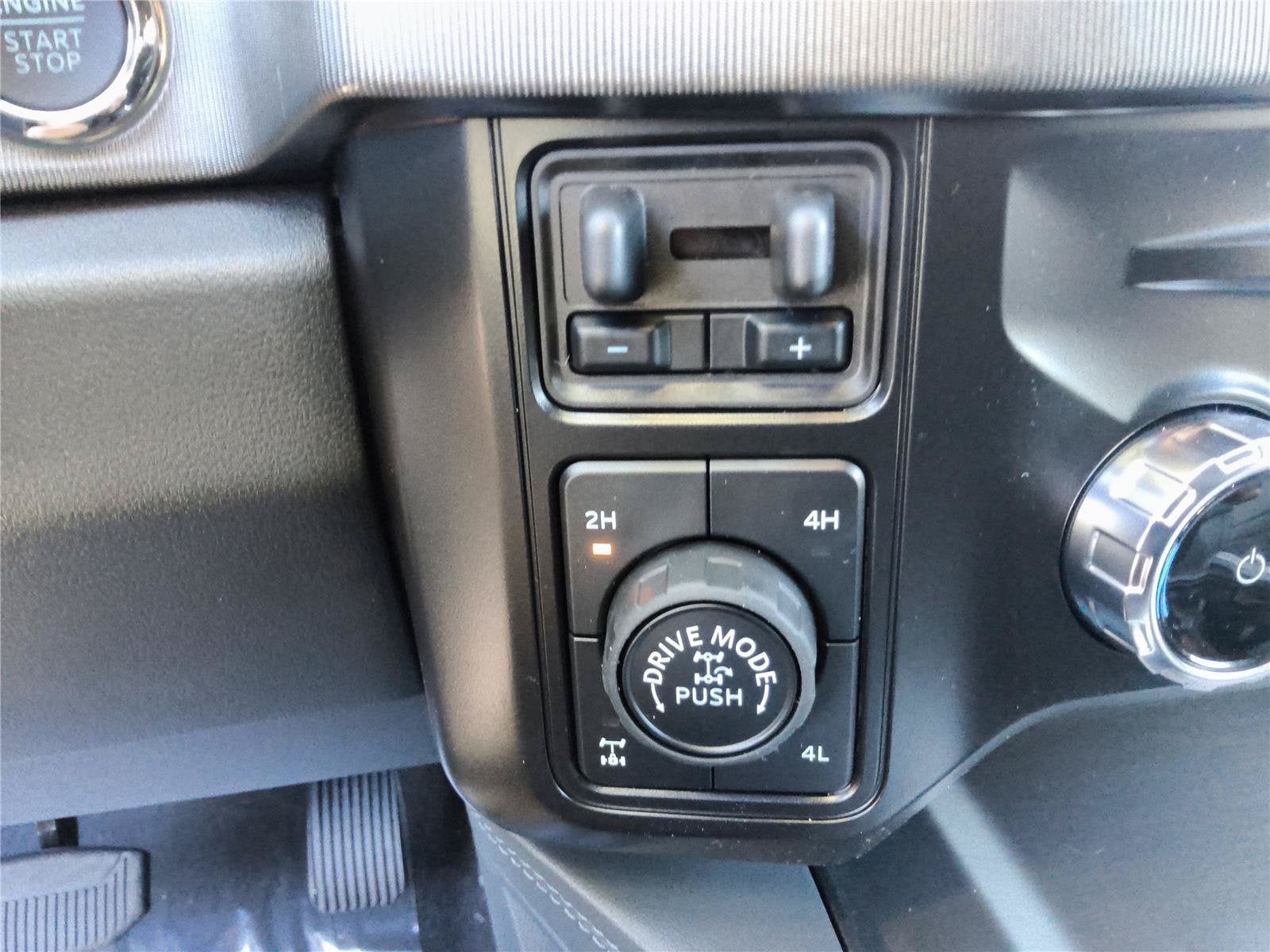2027 Ford Super Duty F-350 SRW Platinum