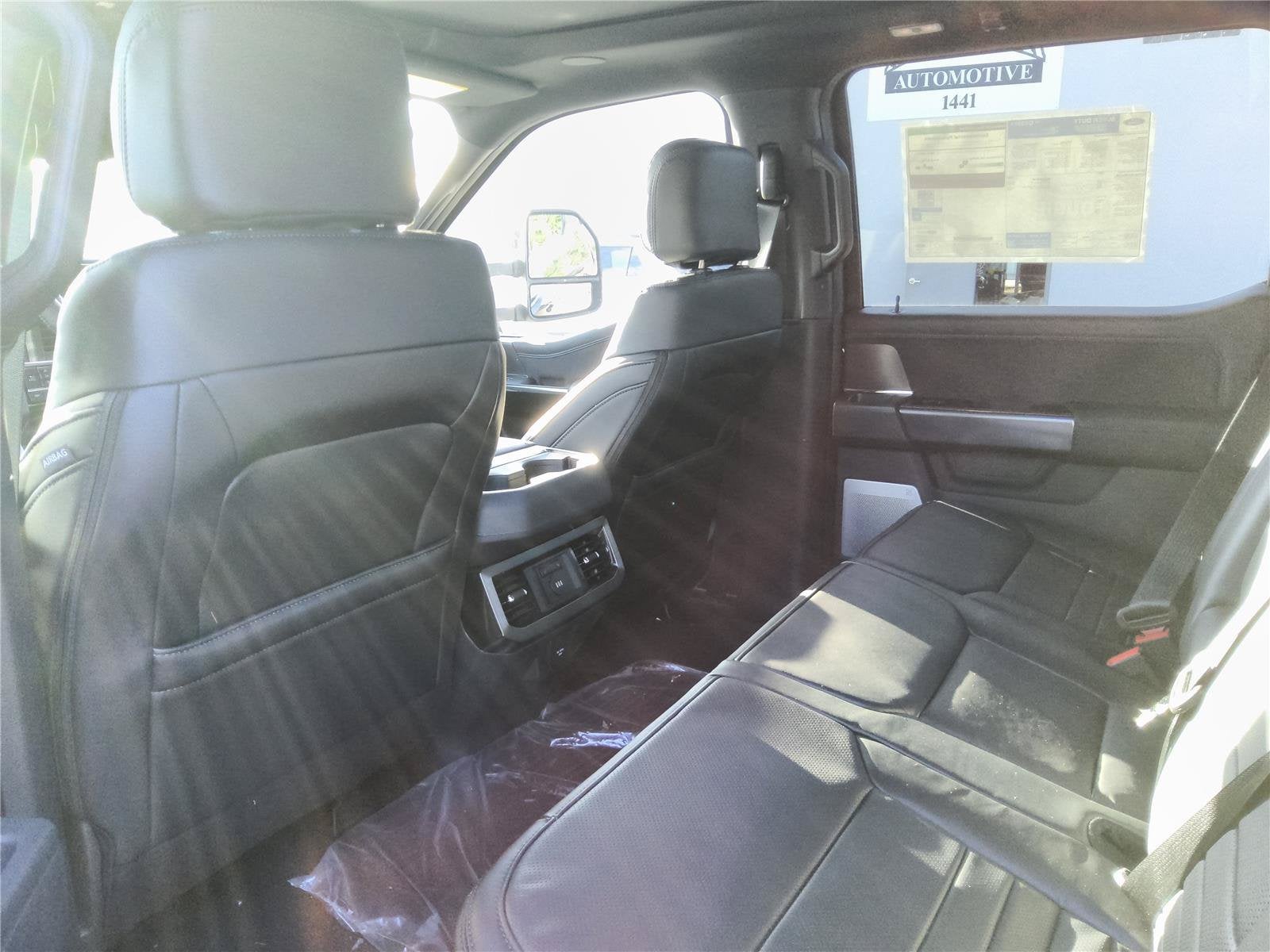 2027 Ford Super Duty F-350 SRW Platinum