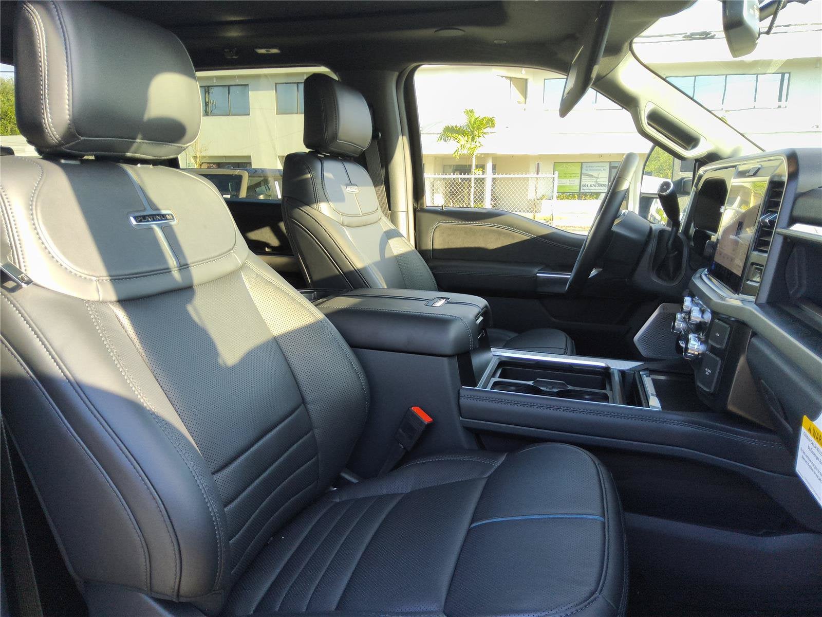 2027 Ford Super Duty F-350 SRW Platinum