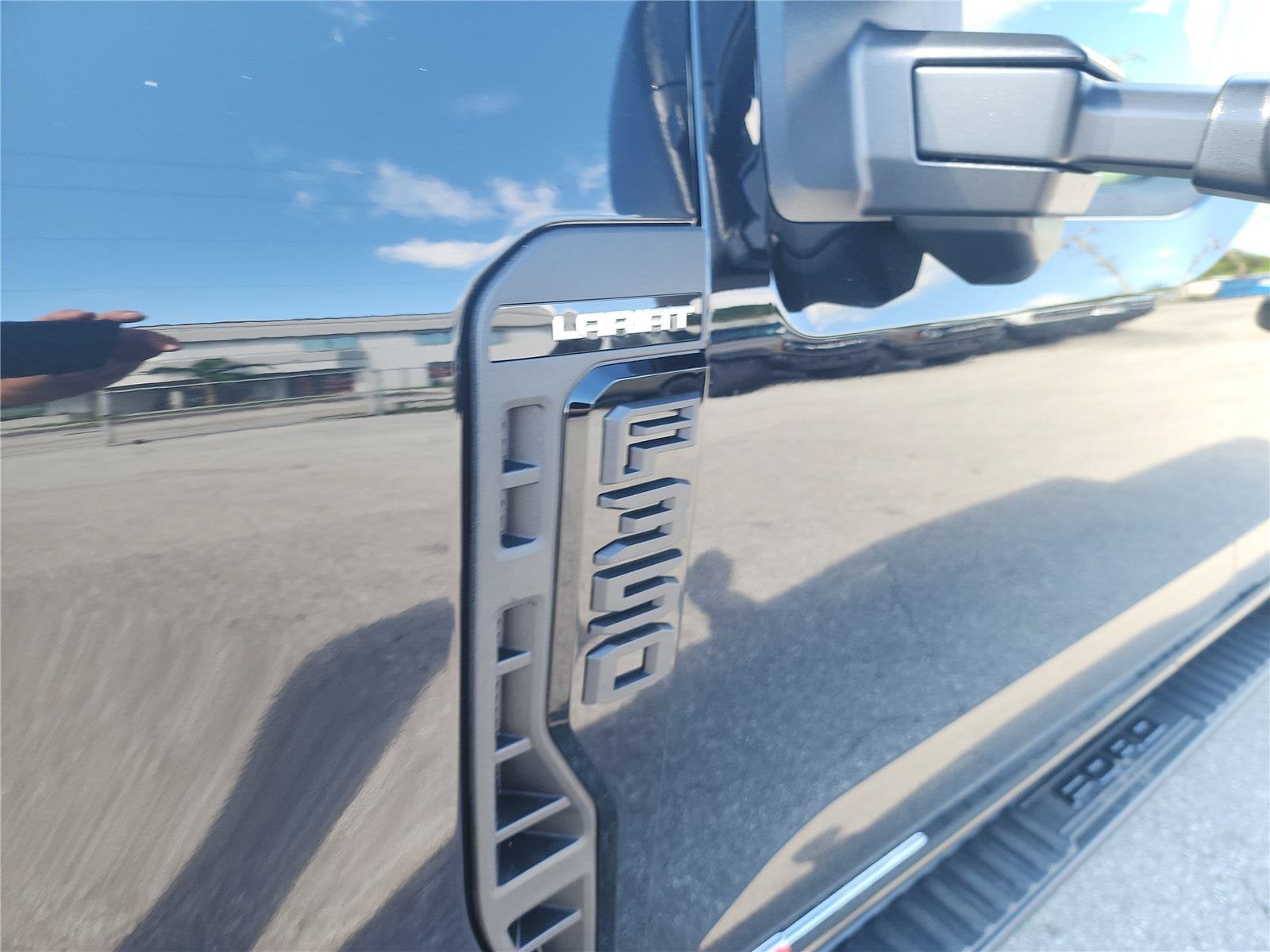 2027 Ford Super Duty F-350 SRW Lariat