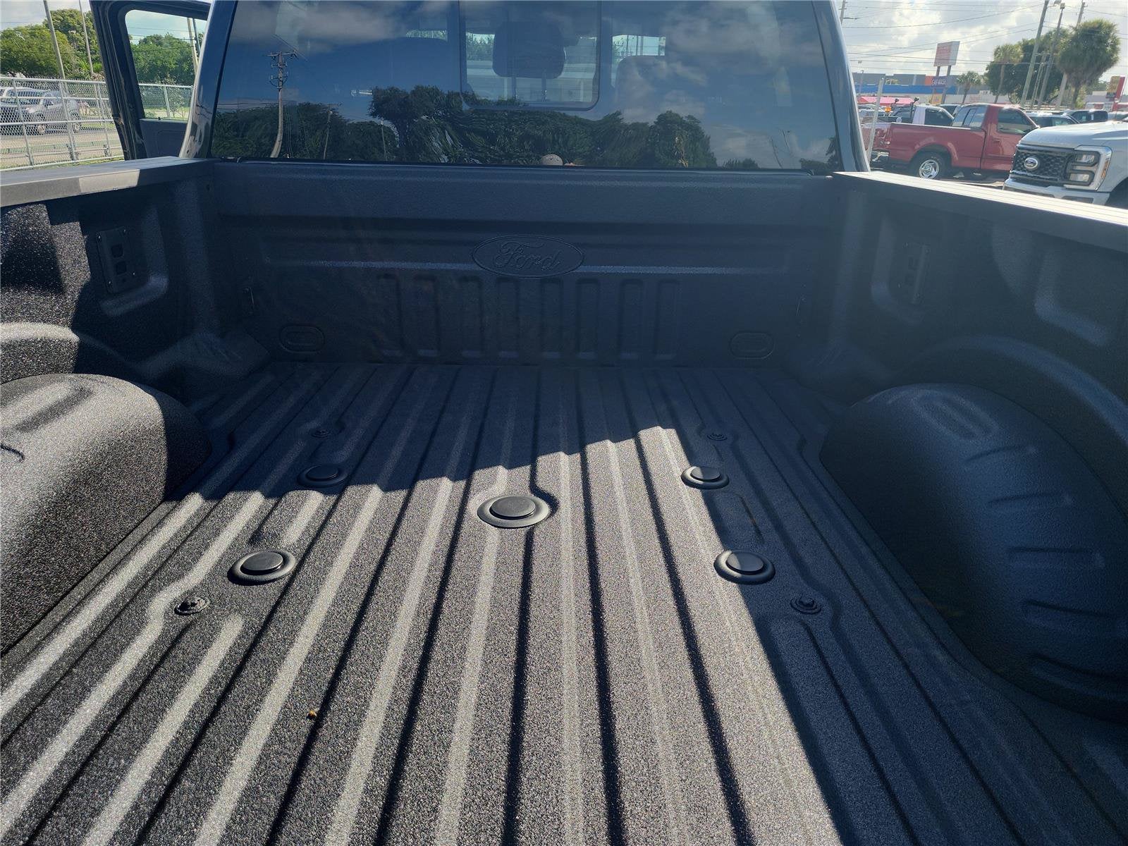 2027 Ford Super Duty F-350 SRW Lariat