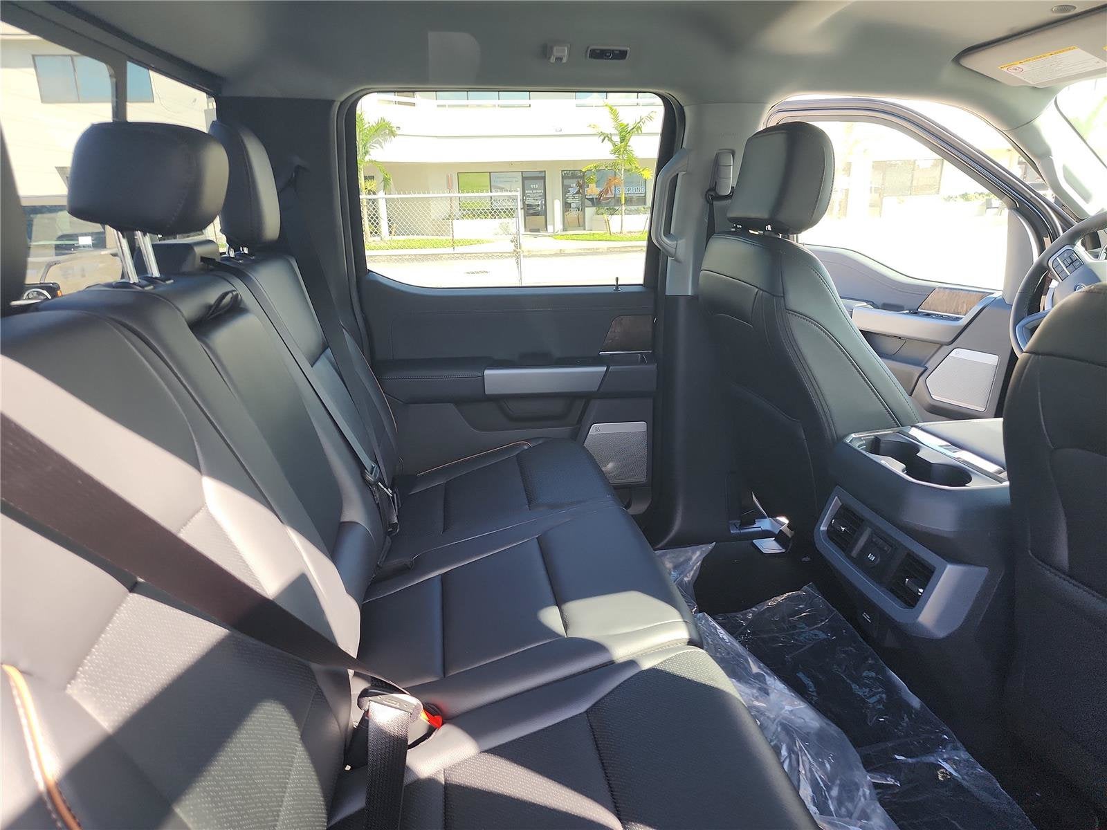 2027 Ford Super Duty F-350 SRW Lariat