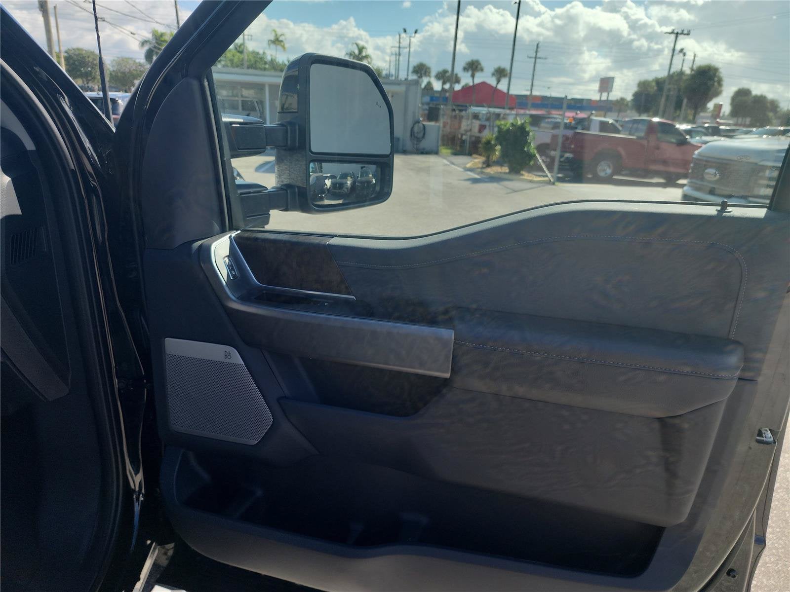 2027 Ford Super Duty F-350 SRW Lariat