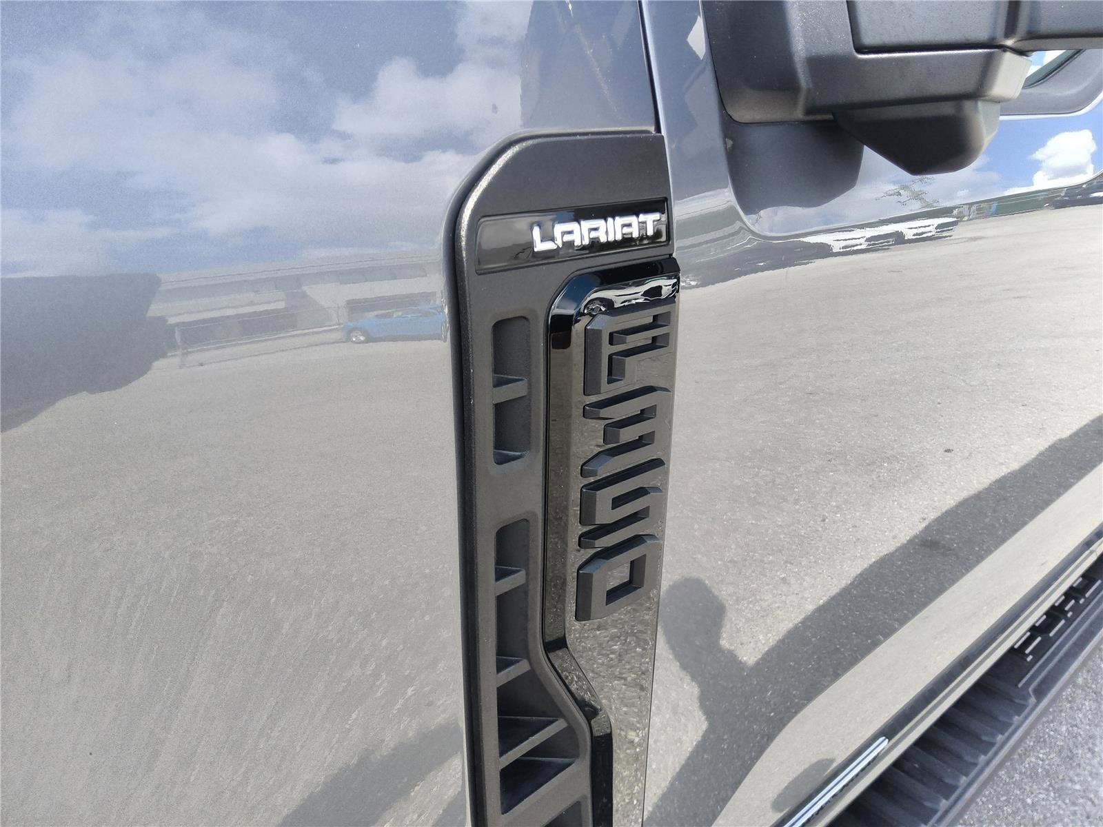 2024 Ford Super Duty F-350 SRW LARIAT