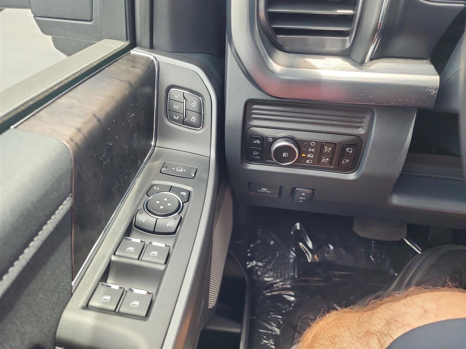 2025 Ford Super Duty F-350 SRW LARIAT